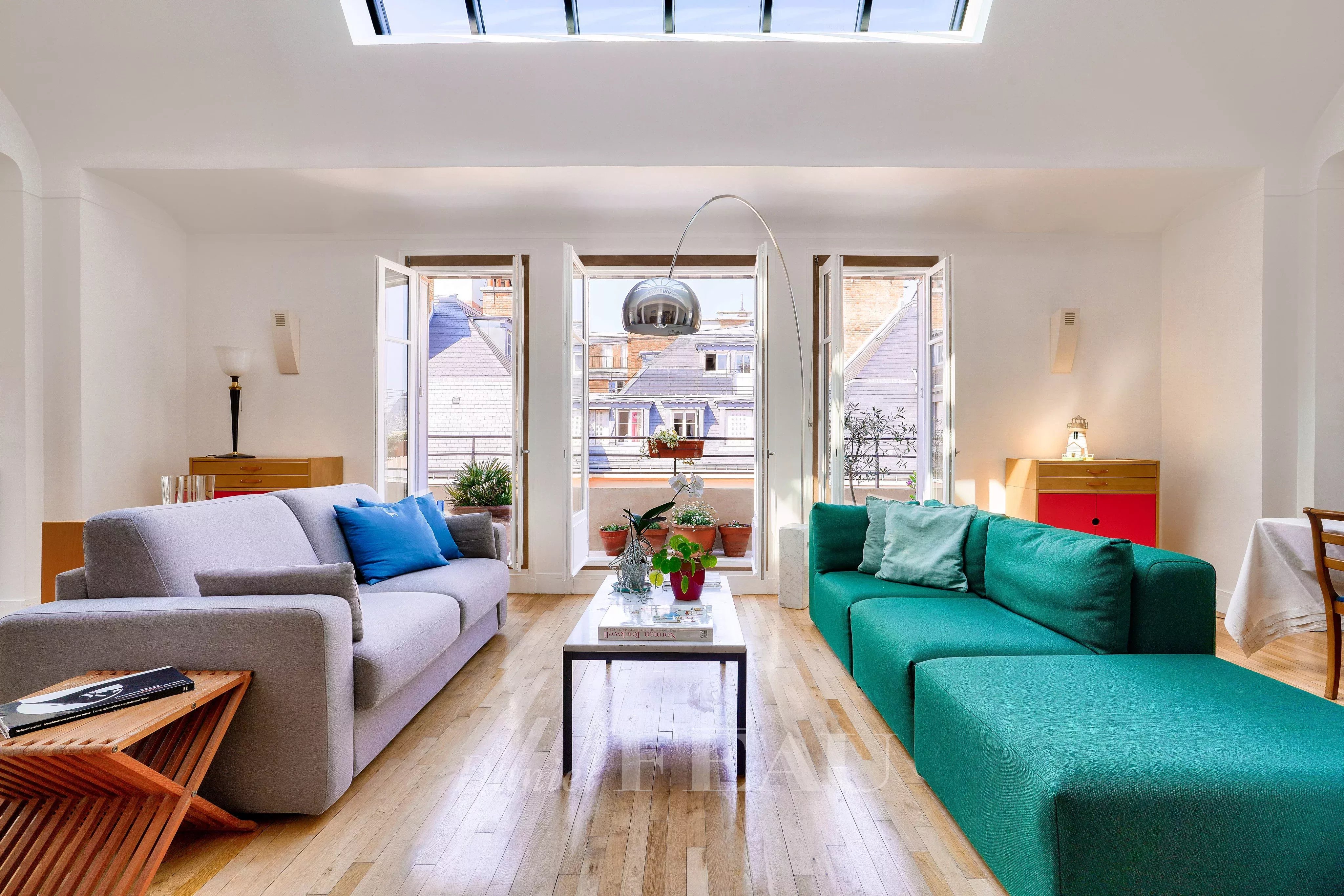 Paris 15th District –  A superb 2-bed apartment rented furnished