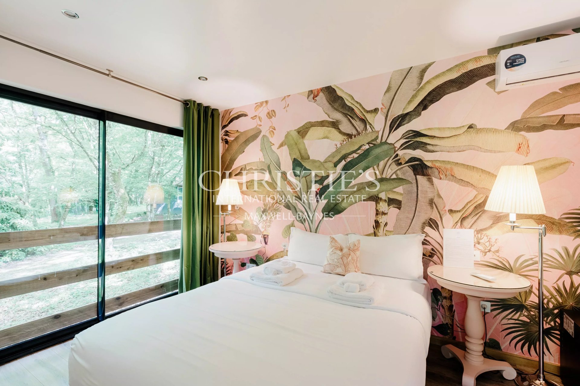 53 Bedroom Chateau's Image 43