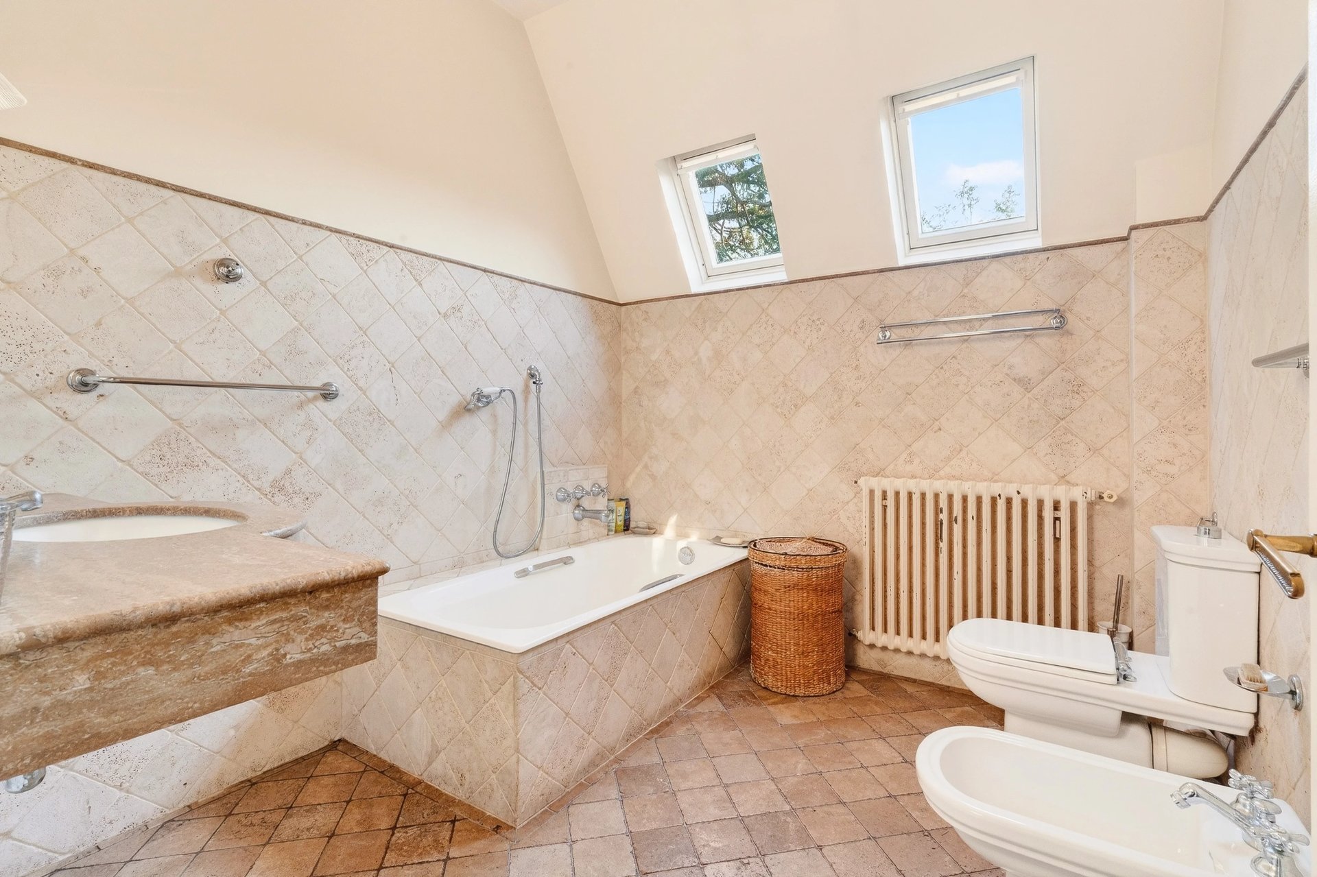 6 Bedroom Villa/Townhouse's Image 11
