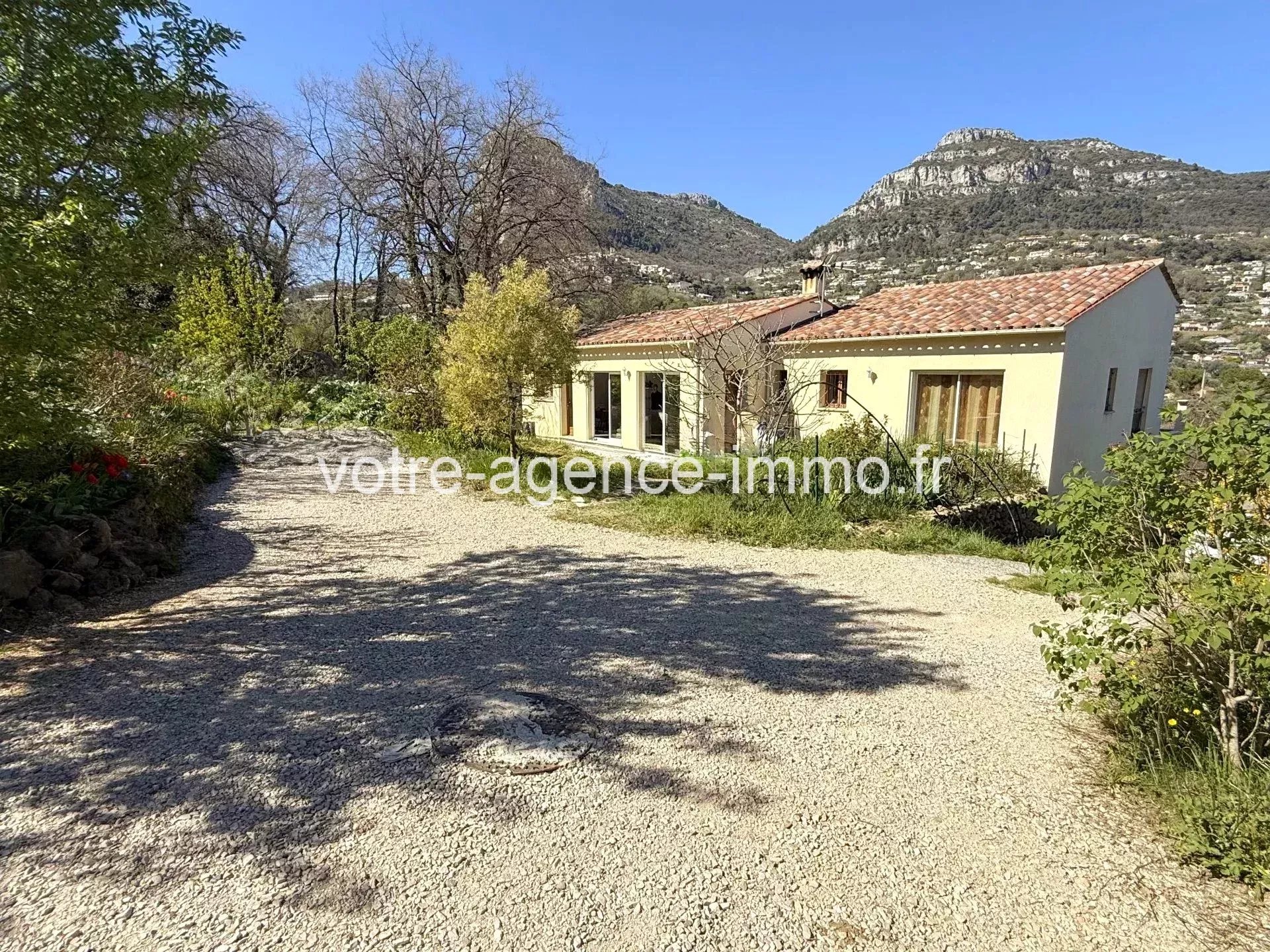 Saint Jeannet Belle maison d&rsquo;architecte avec terrain plat