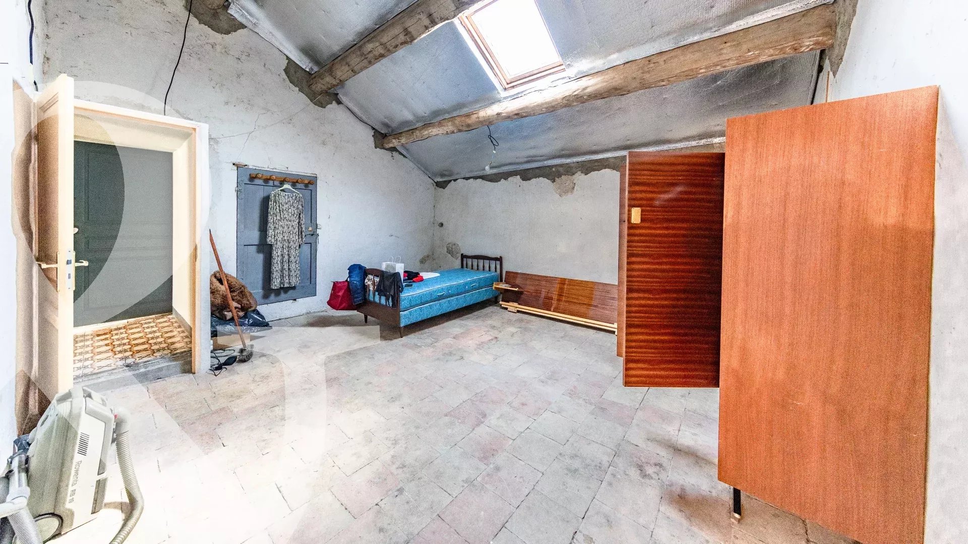 MAISON DE VILLAGE A RENOVER