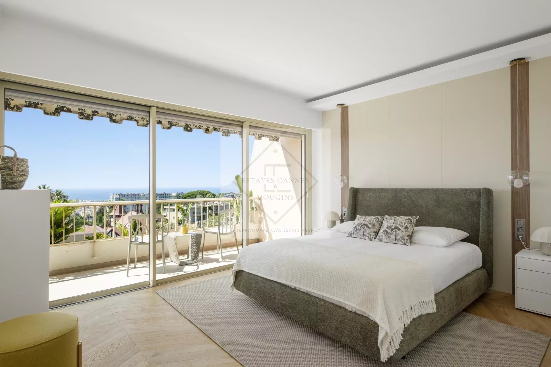 CANNES, Californie - Appartement d’exception de 5 pièces avec vue mer panoramique et îles de Lérins ! — photo 7