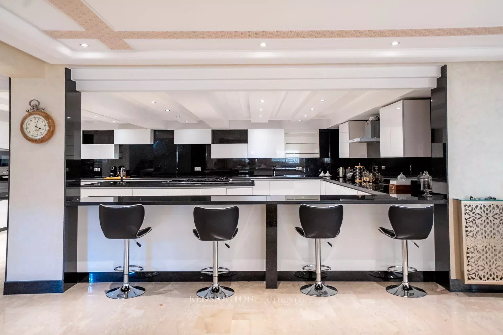 6 Bedroom Villa/Townhouse's Image 30