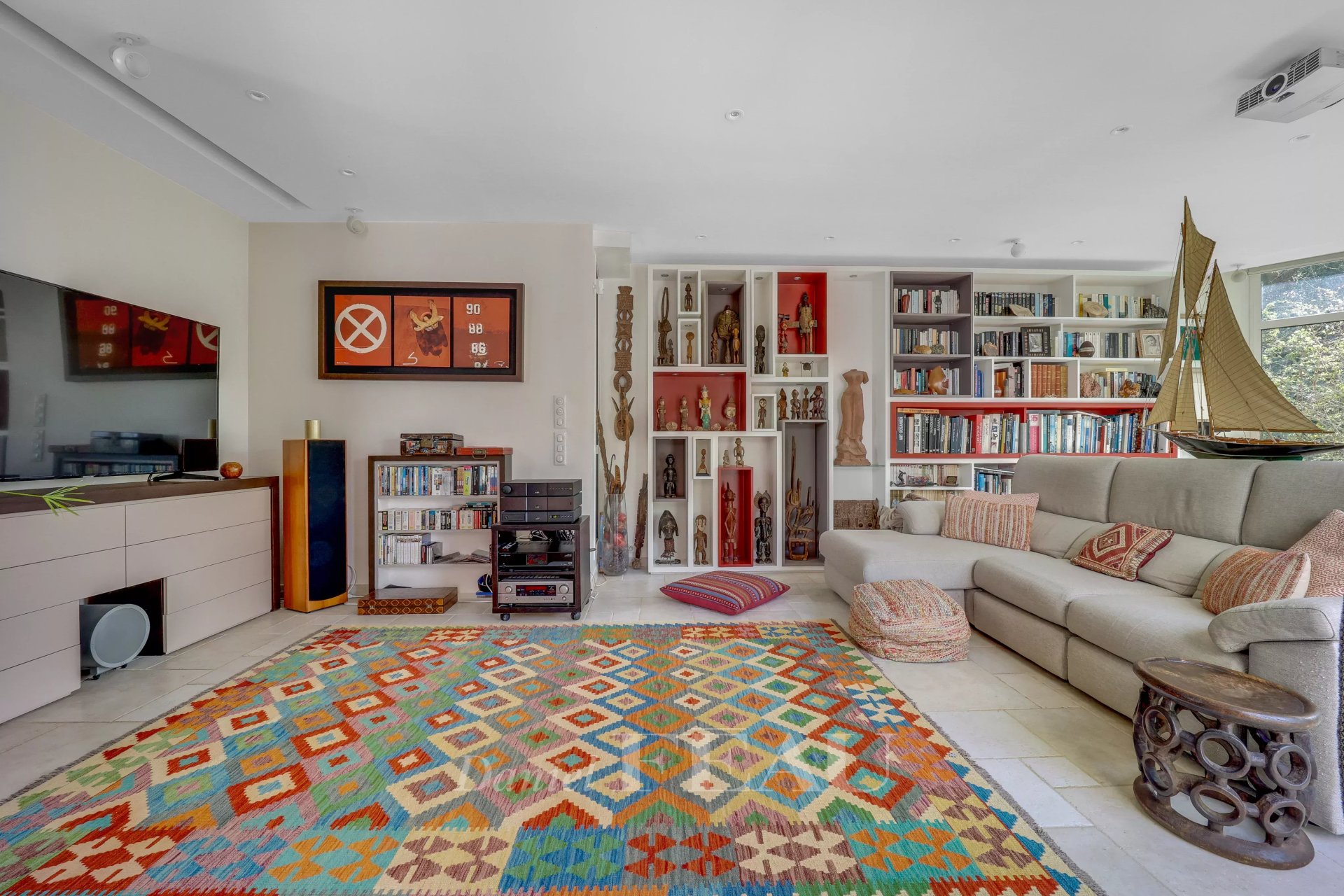 5 Bedroom Villa/Townhouse's Image 3