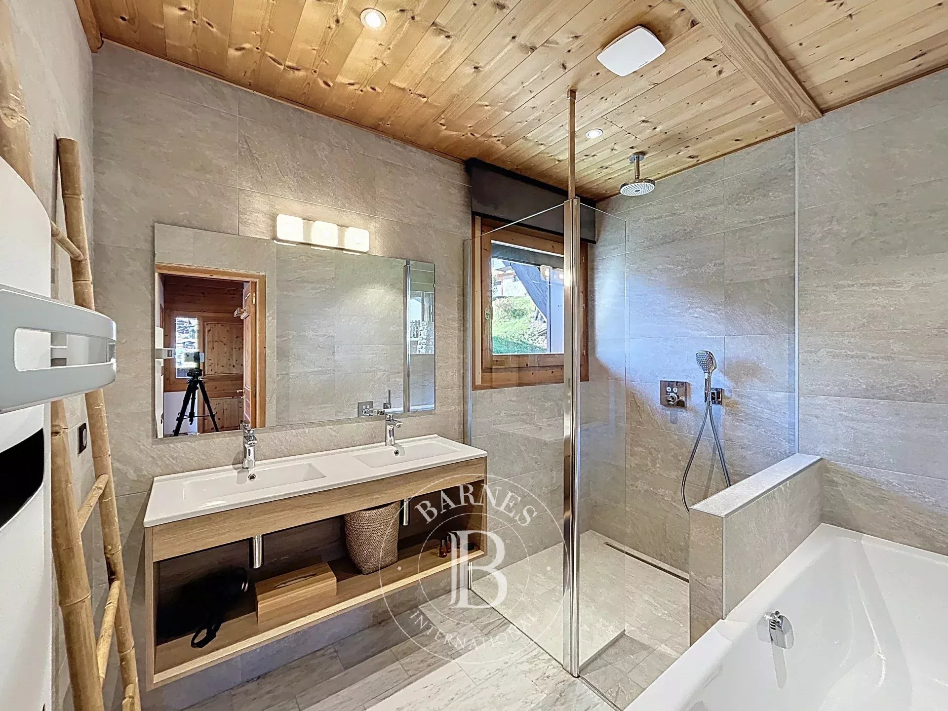 Photo of Les Gets - Unique chalet of 167 sqm with panoramic views in the village center – 4 bedrooms