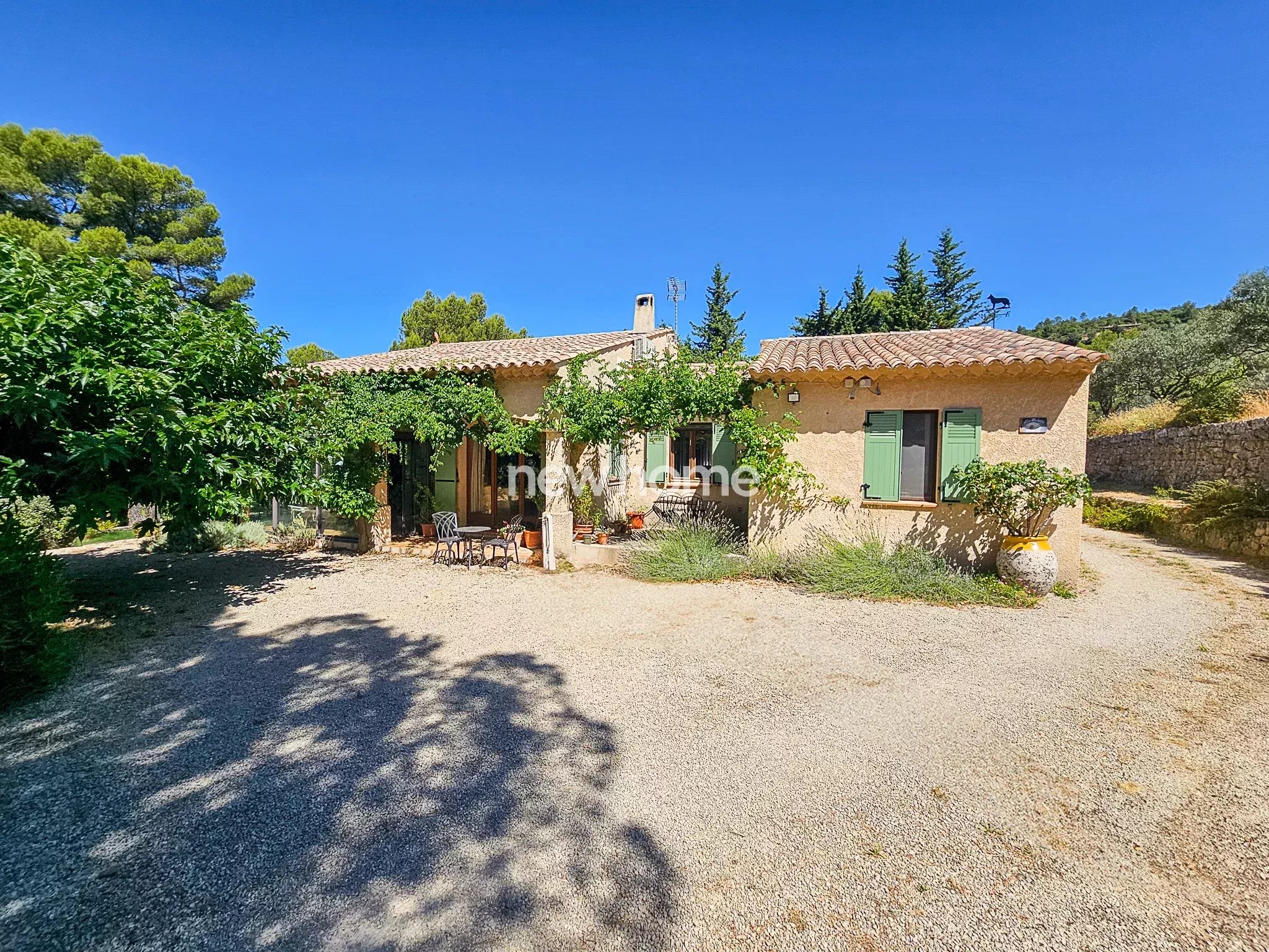 Havre de paix au cur de la nature avec vaste terrain arboré