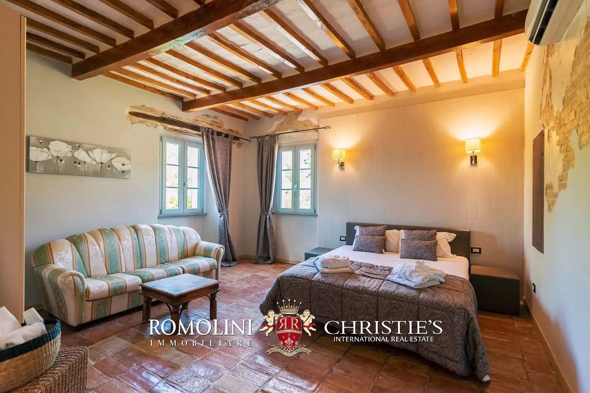 8 Bedroom Villa/Townhouse's Image 43