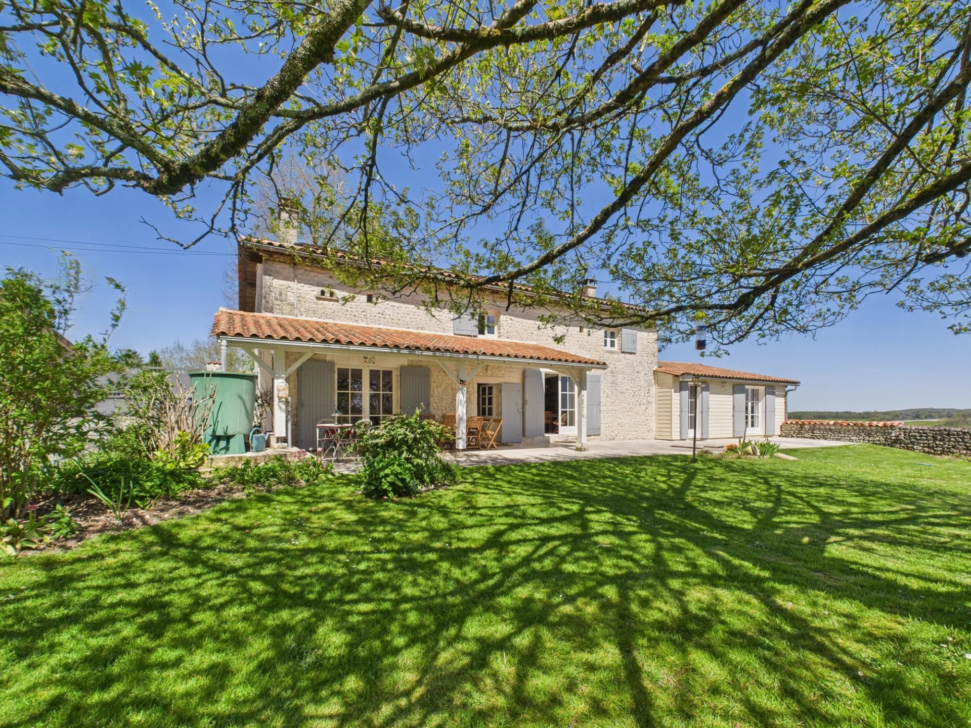Charming Farmhouse with Modern Amenities in Sainte-Souline