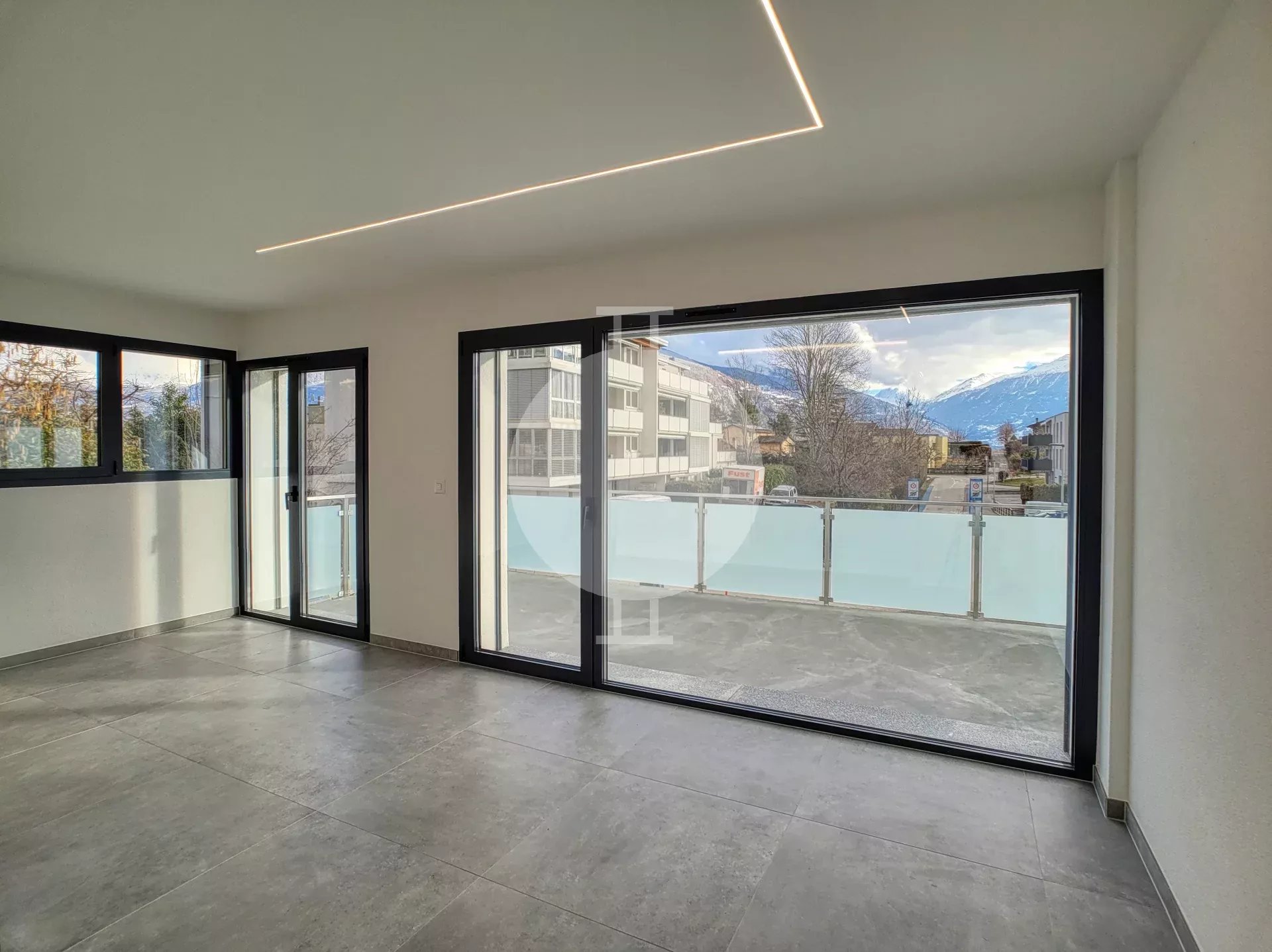 Superbe villa contemporaine et mitoyenne dans le village de Grimisuat - Photo 5