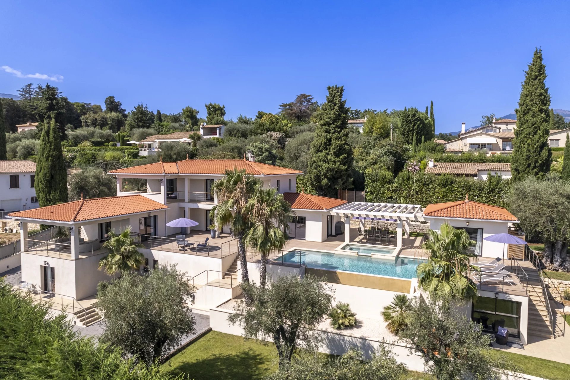 Qlistings - 5 Bedrooms - Villa - Alpes-Maritimes - For Sale - 10208 Property Image