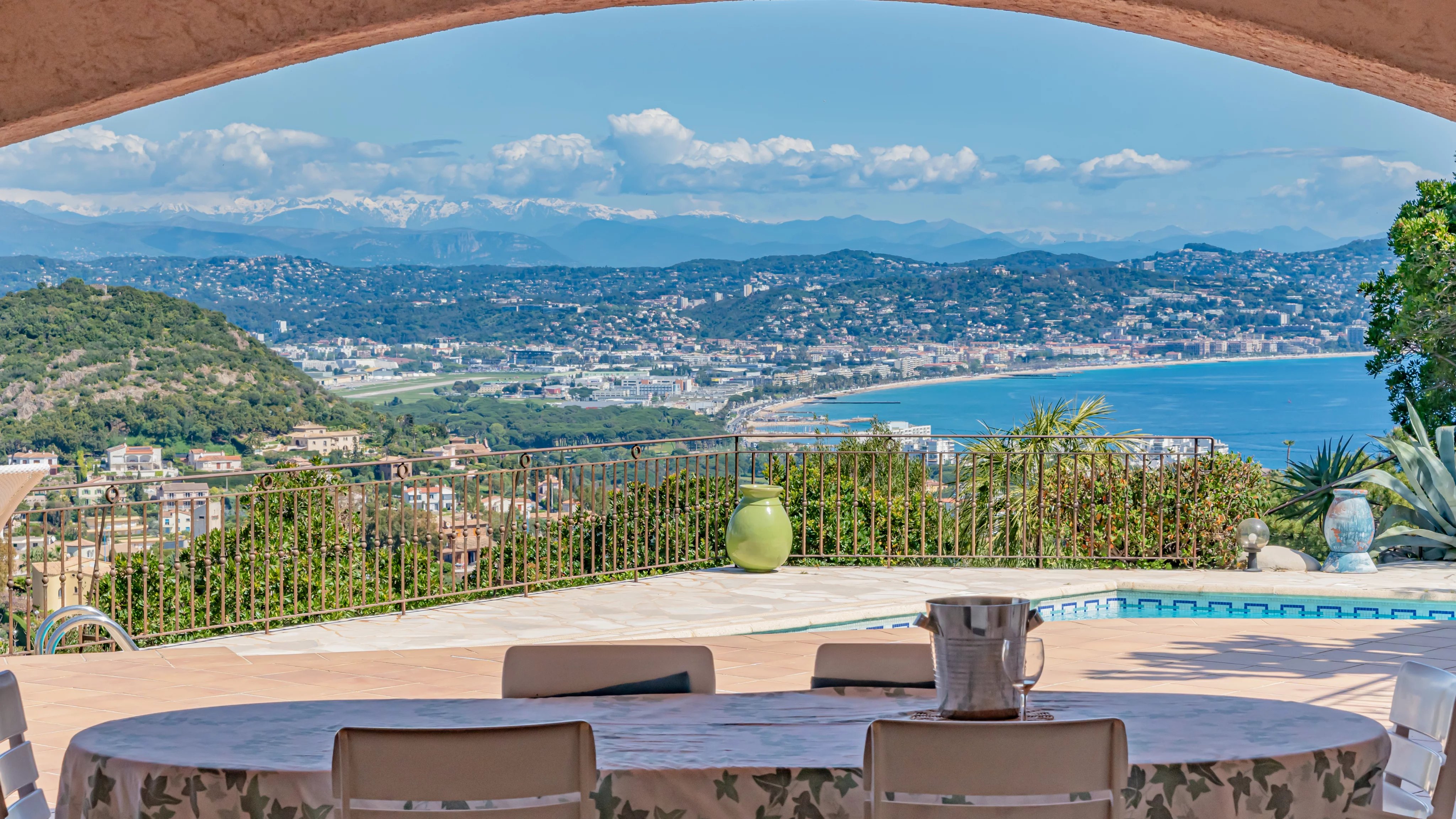 Exclusivité – Maison d’Architecte Style Couellle vue mer et Estérel
