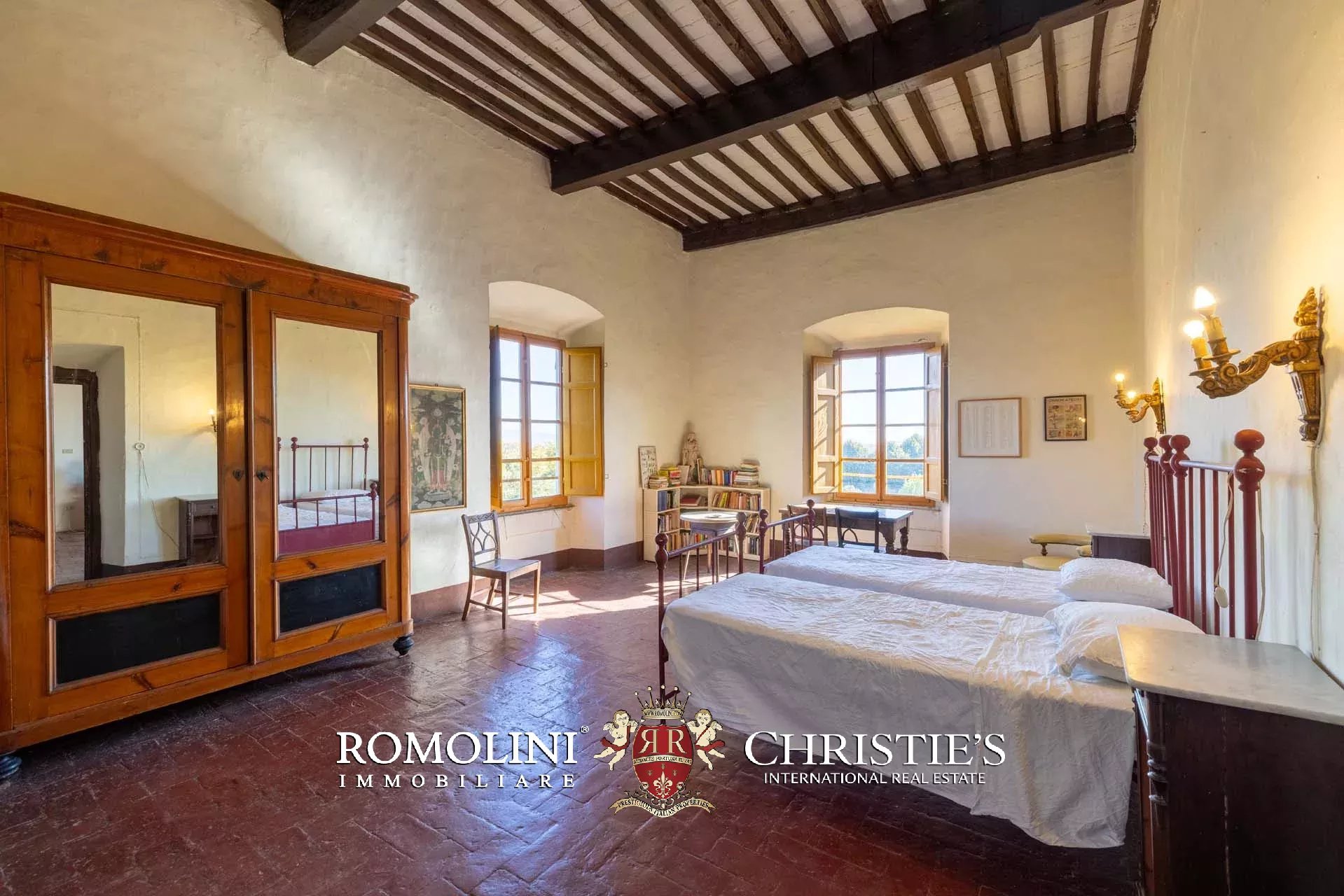 14 Bedroom Villa/Townhouse's Image 47
