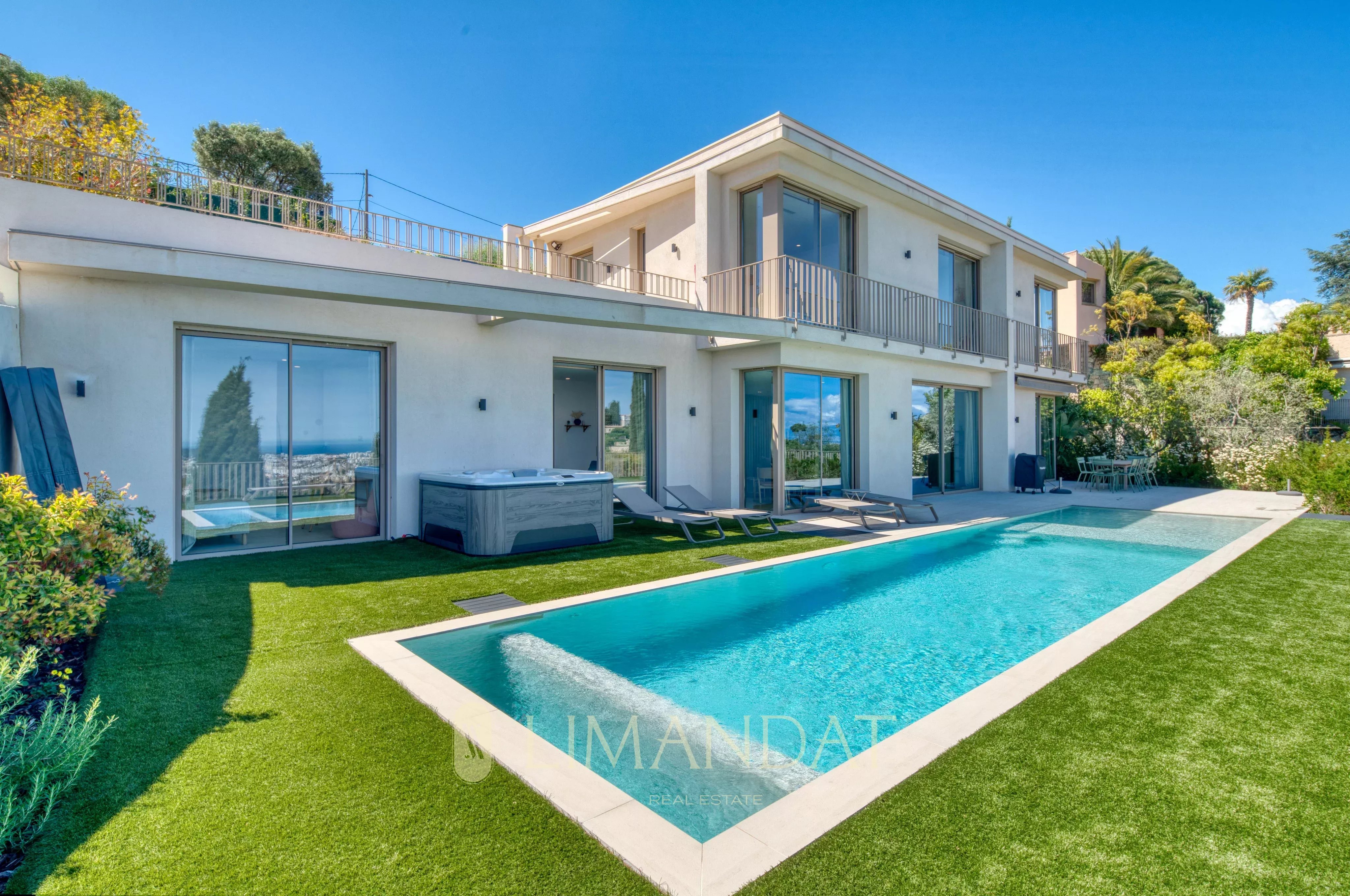 Near Cannes – 5-bedroom villa – Panoramic Sea view