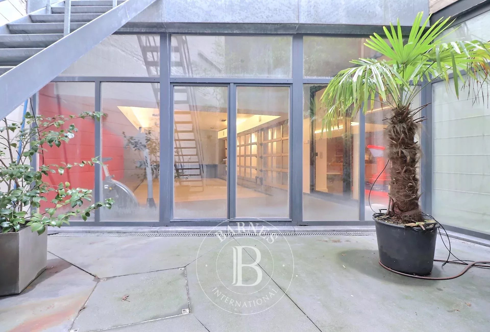 Châtelain - Town house of +/- 450m2 with 6bed + swimming pool