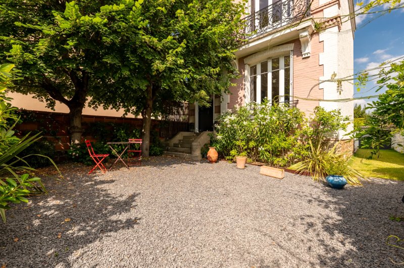 LES VALLEES MAISON AVEC JARDIN ET GARAGE