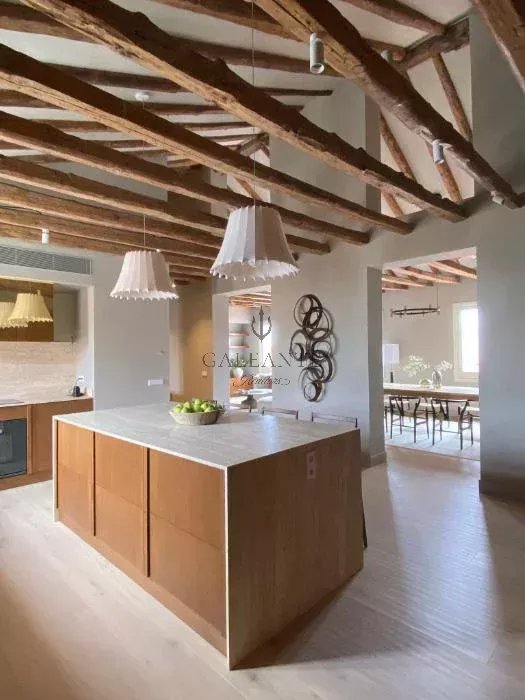 ARCHITECTURAL MASTERPIECE IN A JUSTICIA PALACE: 6-METER CEILINGS & PARISIAN CHARM - Image 2