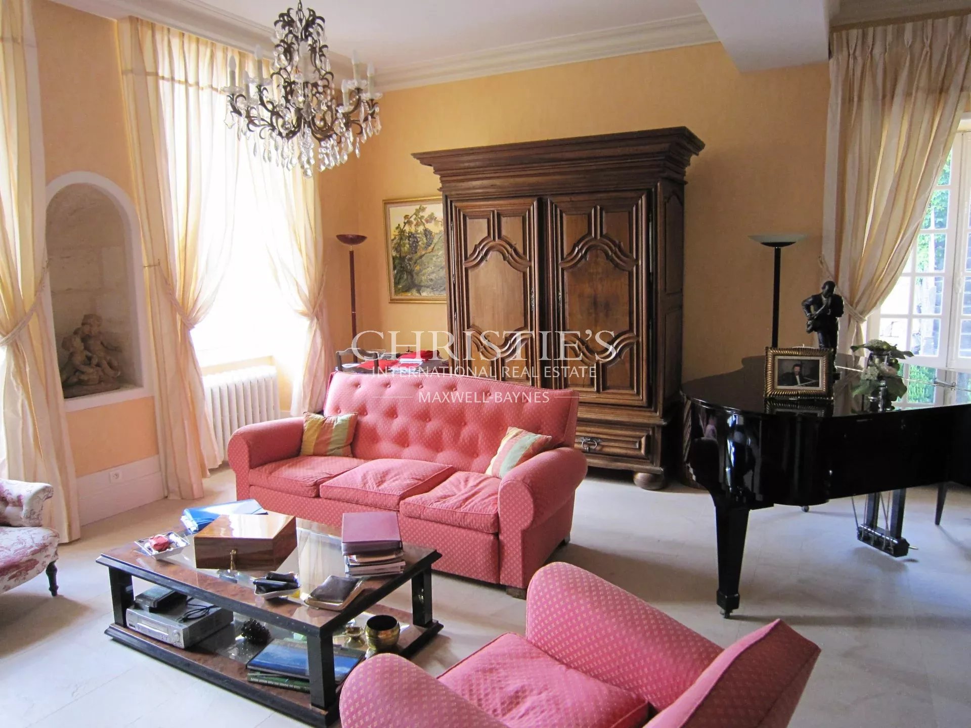 6 Bedroom Chateau's Image 3
