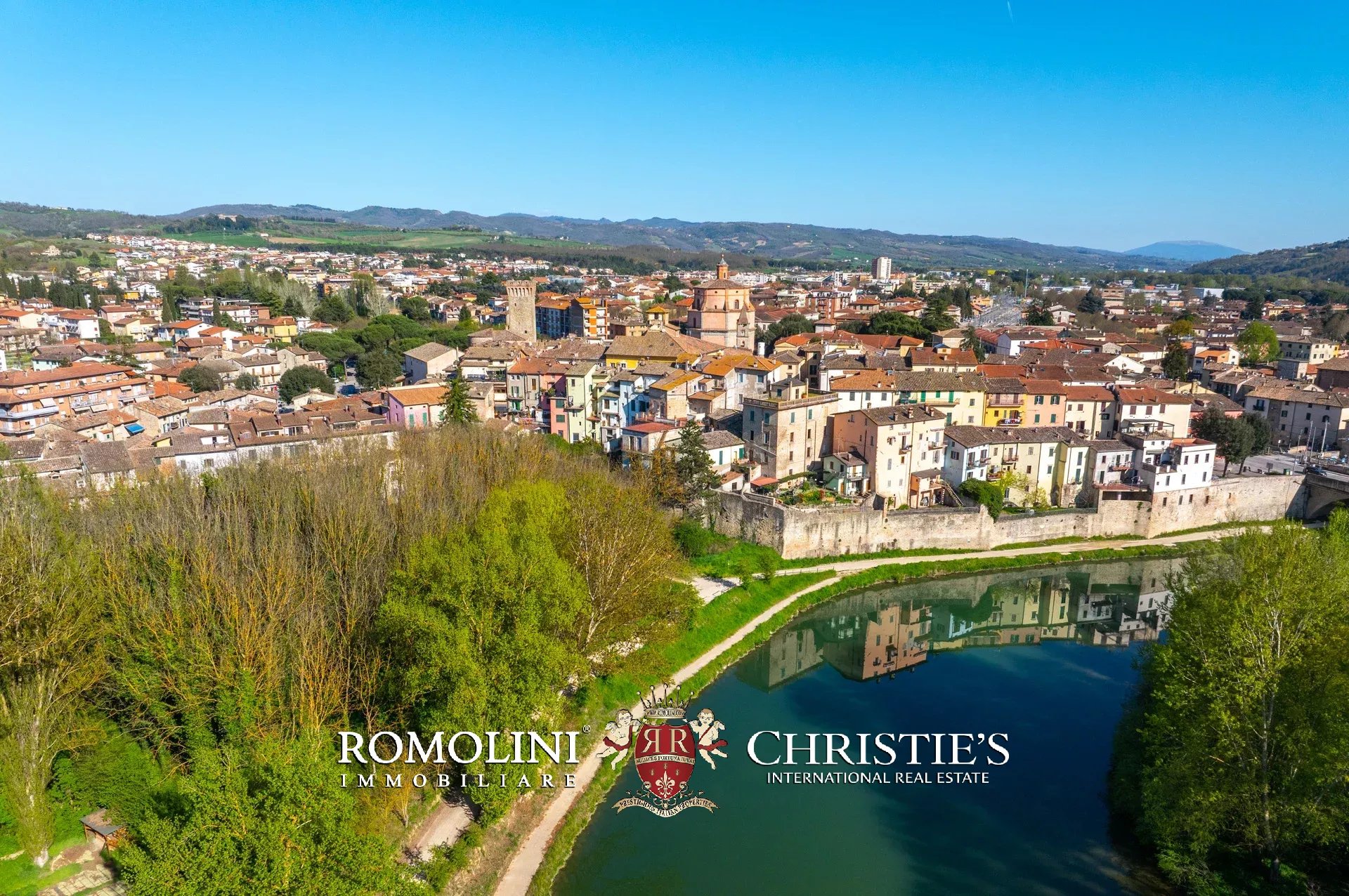  ELEGANT HISTORIC PROPERTY WITH TERRACES AND GARDEN FOR SALE IN UMBERTIDE