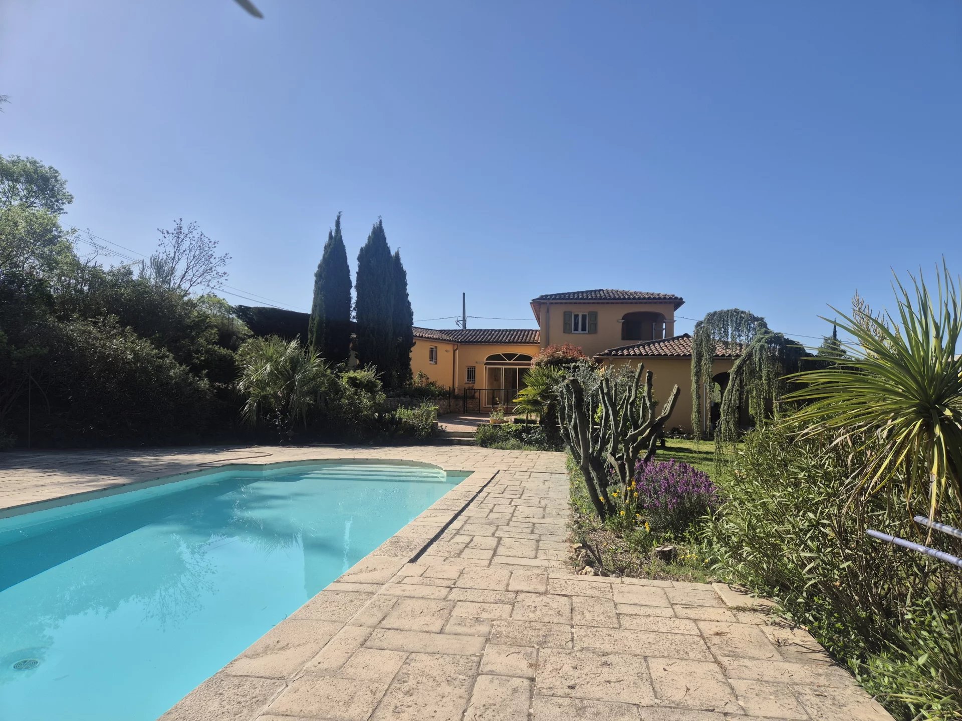 COTIGNAC TRES BELLE VILLA AVEC OLIVERAIE
