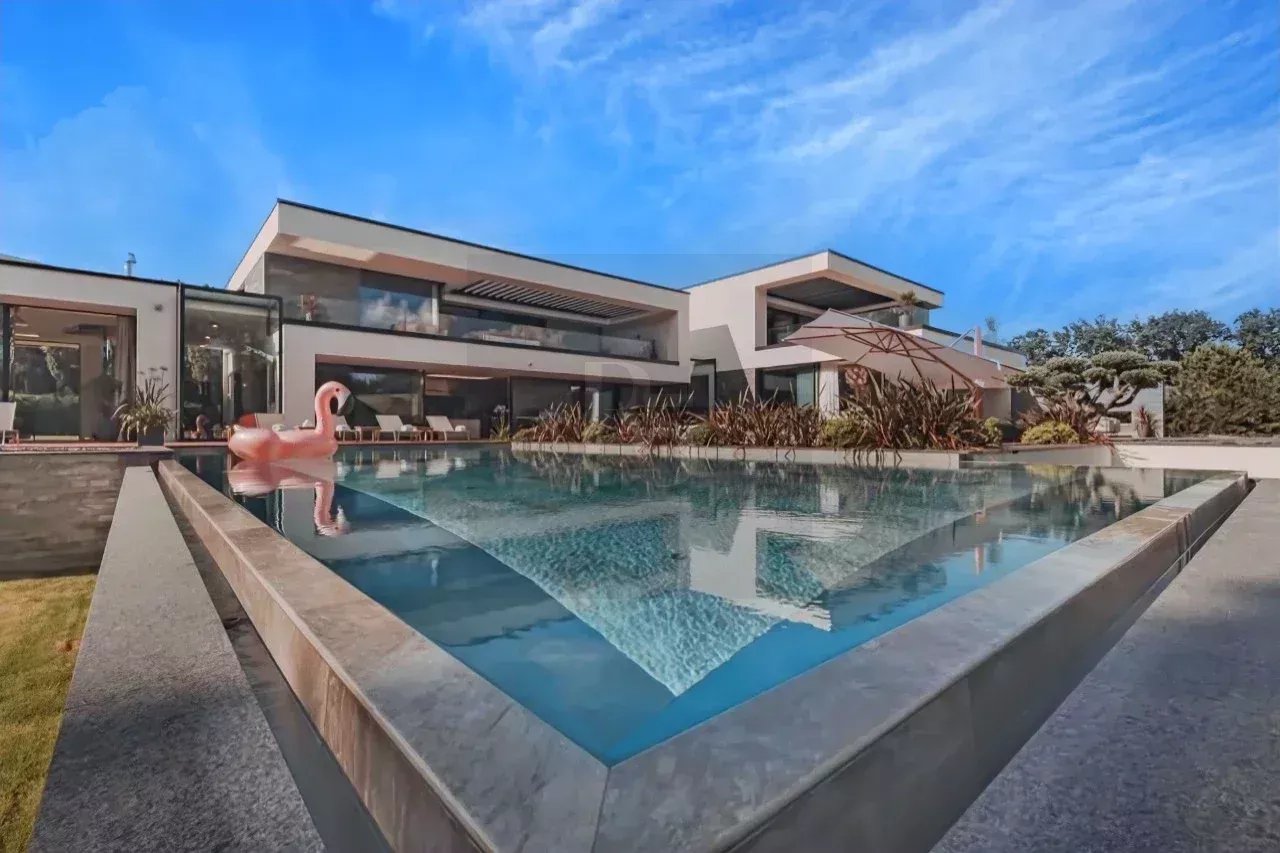 Grande Villa – Retraite contemporaine ultra-privée aux portes de Genève — photo 2