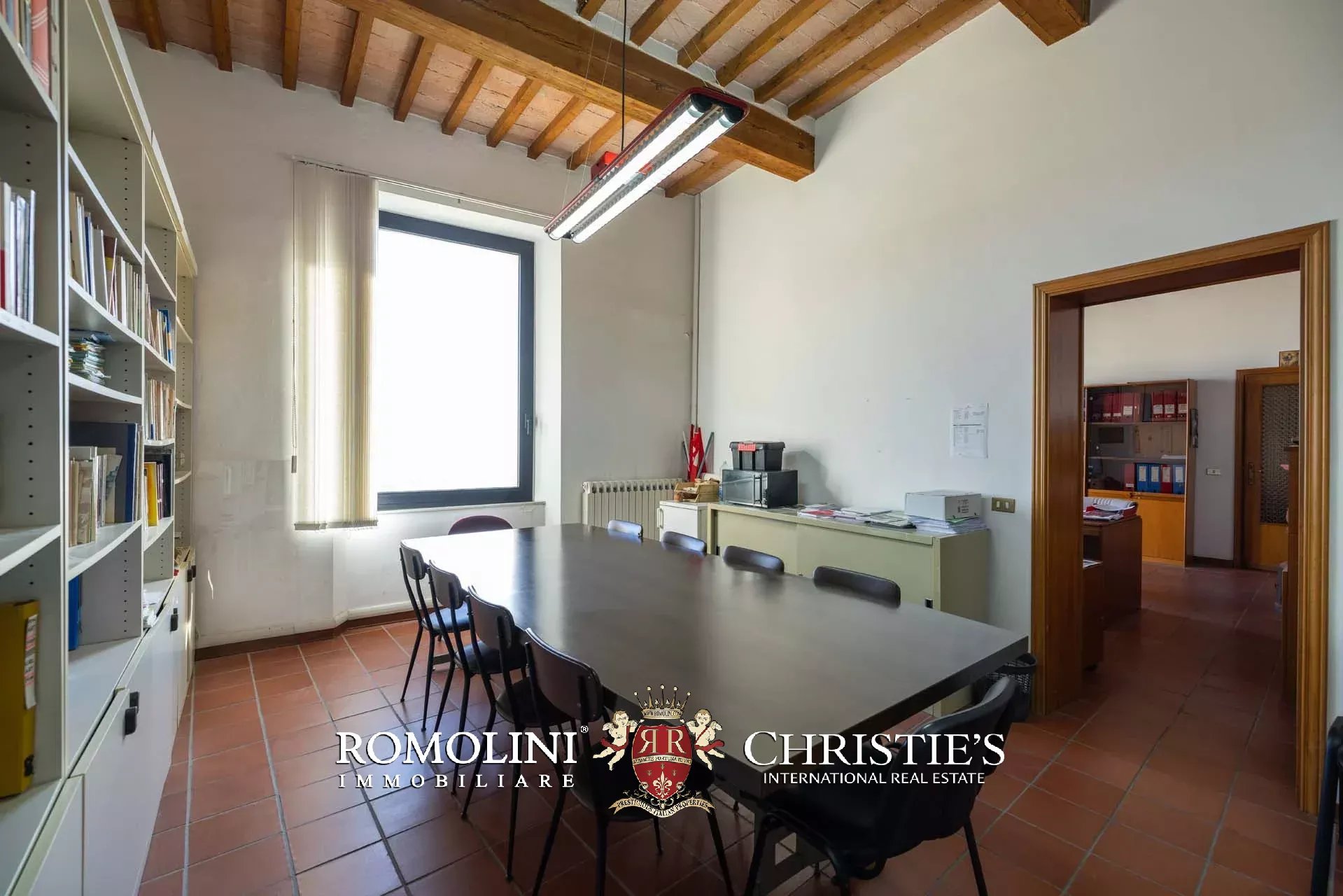 8 Bedroom Villa/Townhouse's Image 29