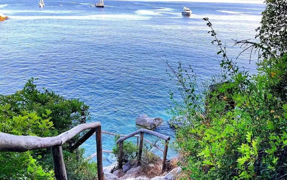 Très belle villa située en front de mer avec un accès direct à la mer