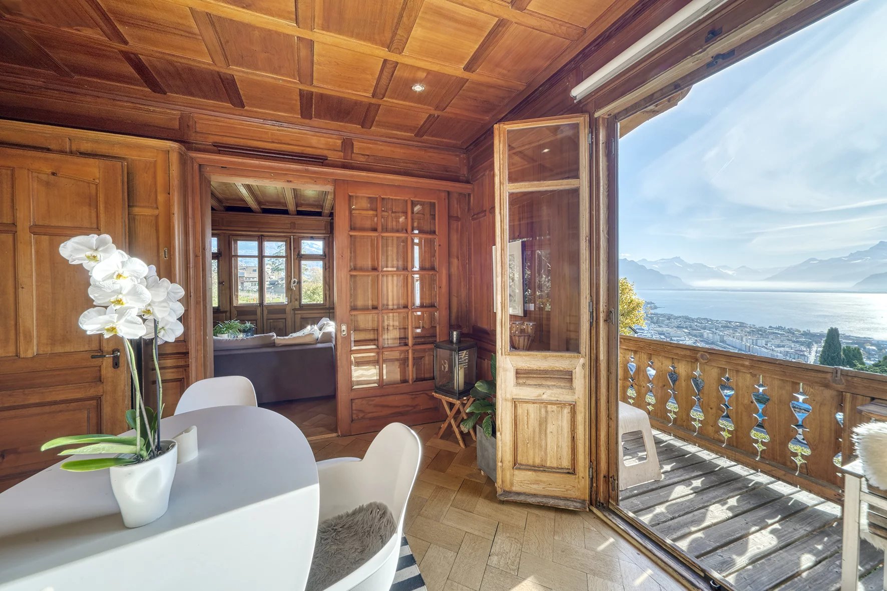 Chardonne : Splendide Chalet rénovée avec annexe habitable, vue spectaculaire!
