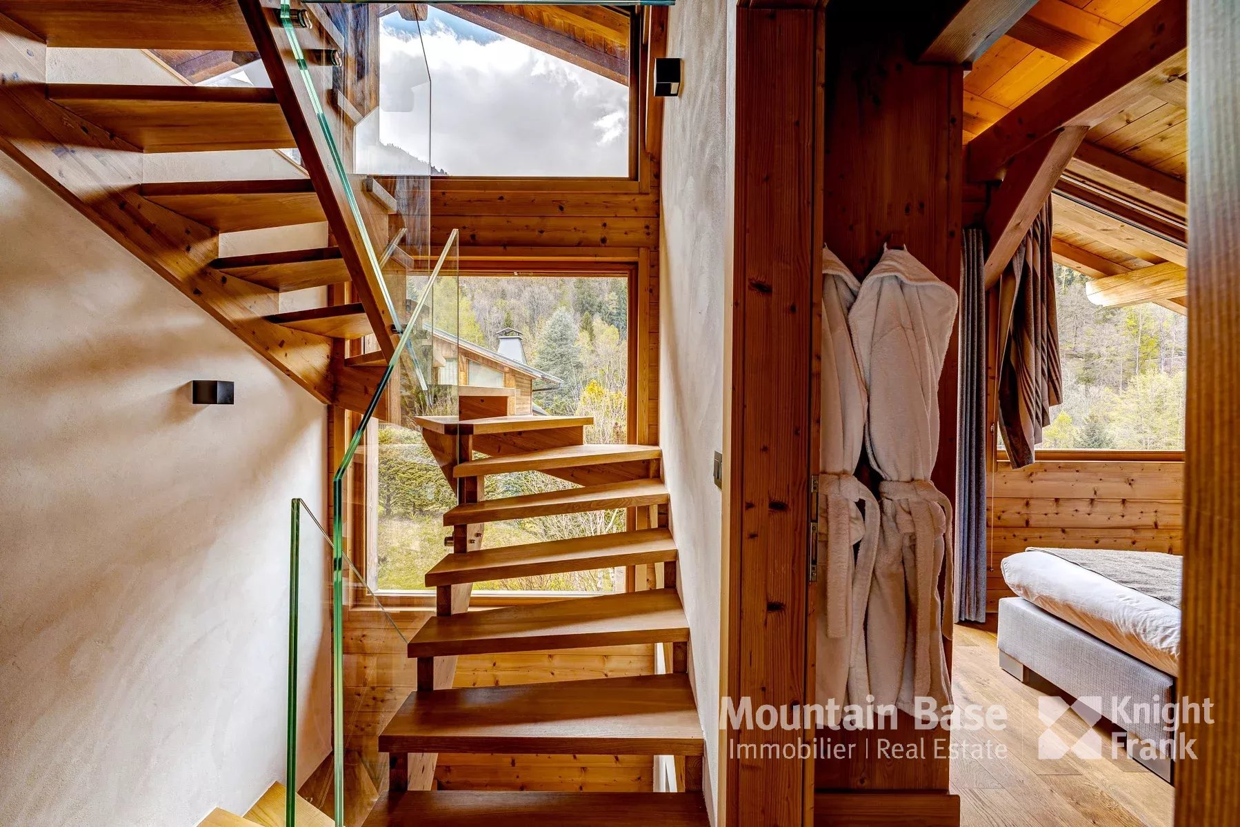 Photo of Beautifully finished 5 bedroom chalet with independent apartment in Les Houches