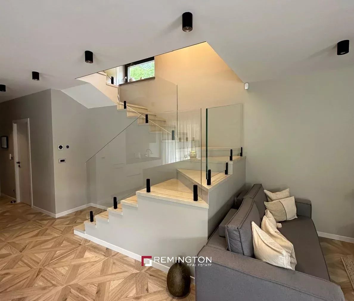 4 Bedroom Villa/Townhouse's Image 3