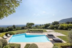 Luxury Villa in Tourrettes-sur-Loup: Sea View Family Estate — photo 4 of 7