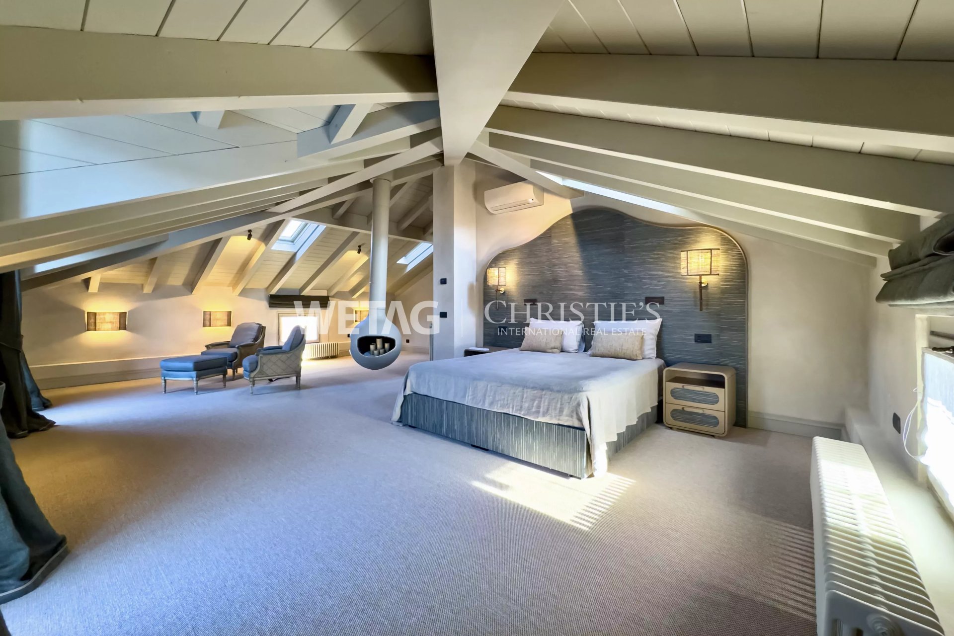5 Bedroom Villa/Townhouse's Image 3