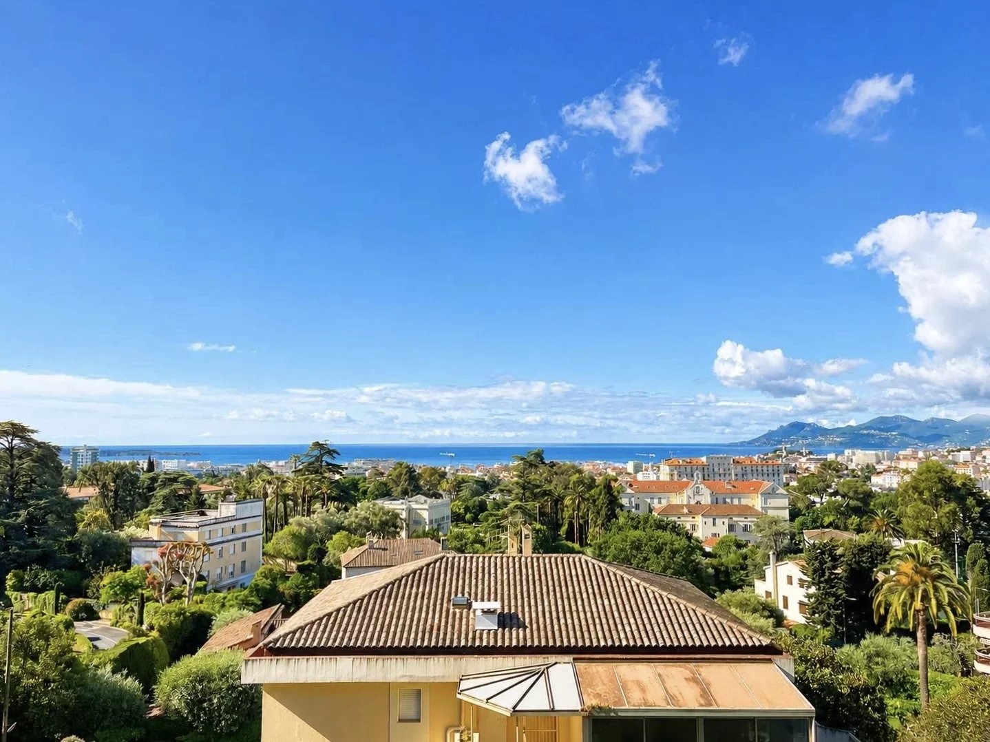 Magnificent 3-room Sea View Fully Renovated Oxford