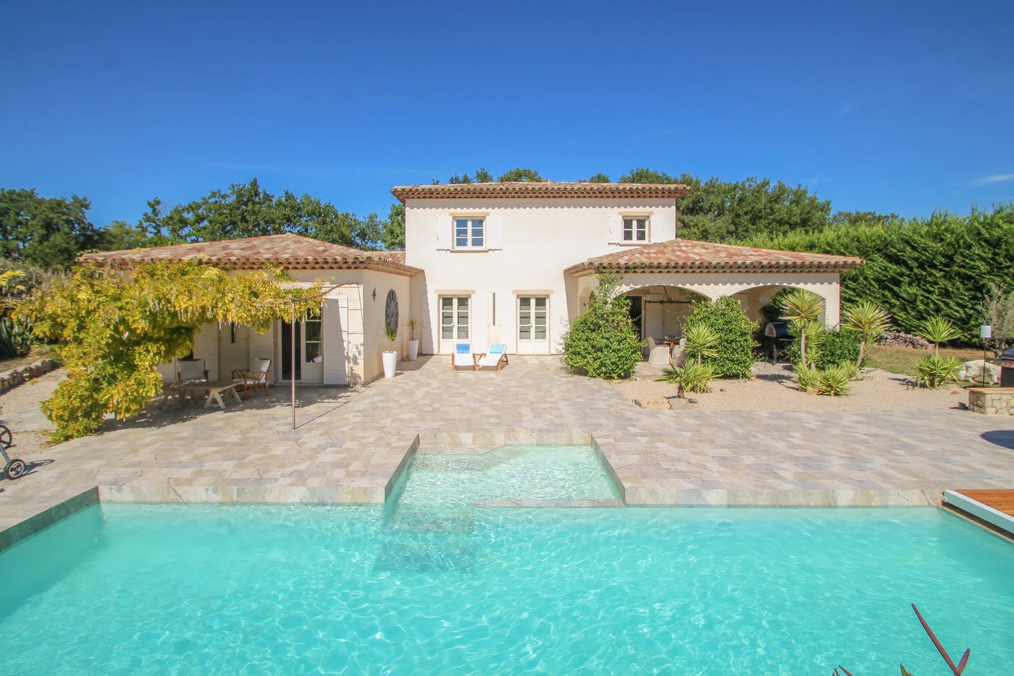 Villa Les Jasmins  Élégance, espace et sérénité