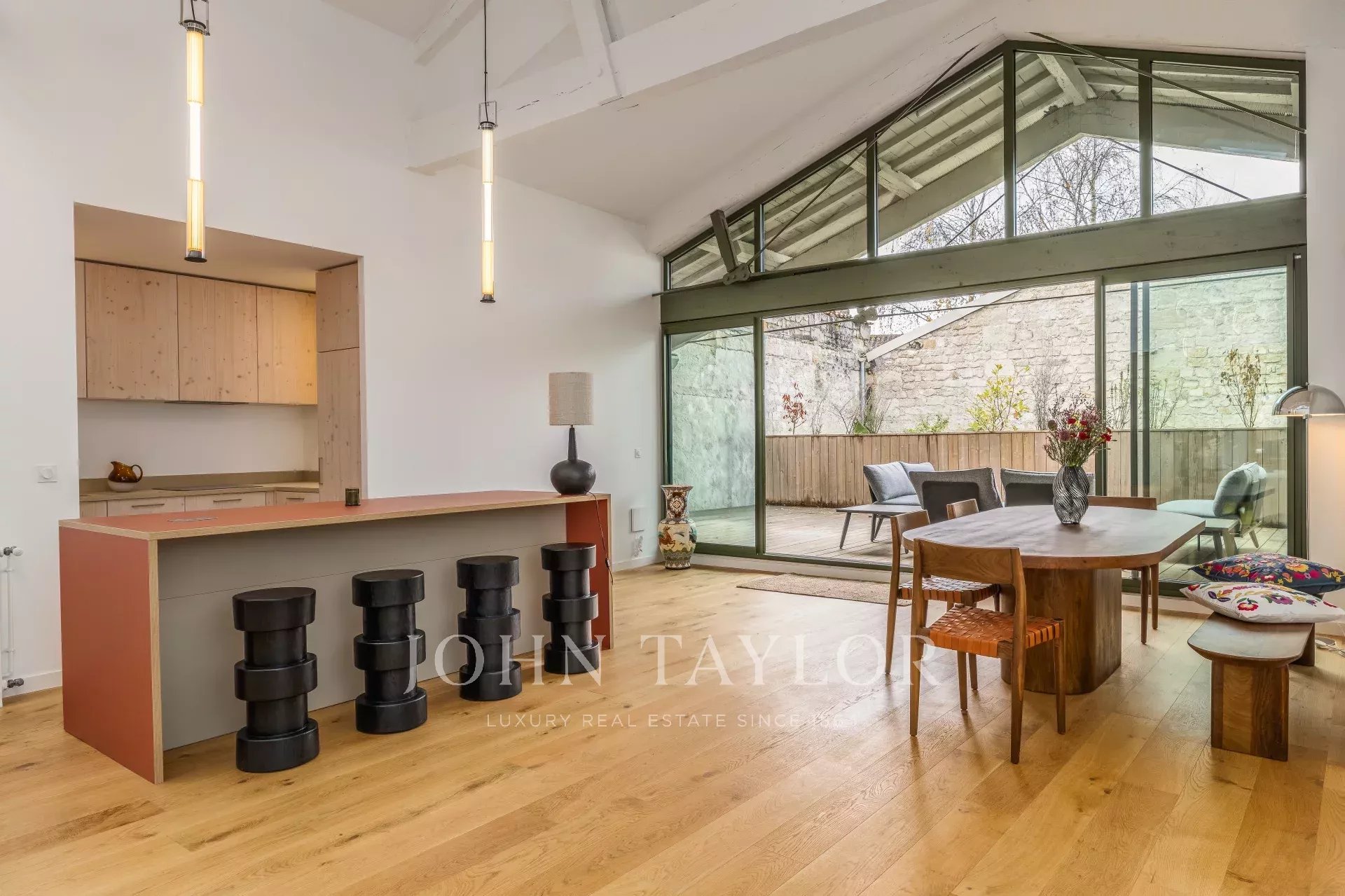 CHARTRONS - LOFT & TERRASSE - JOHN TAYLOR