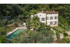 VCharming villa in a green setting with panoramic views — photo 2 of 5