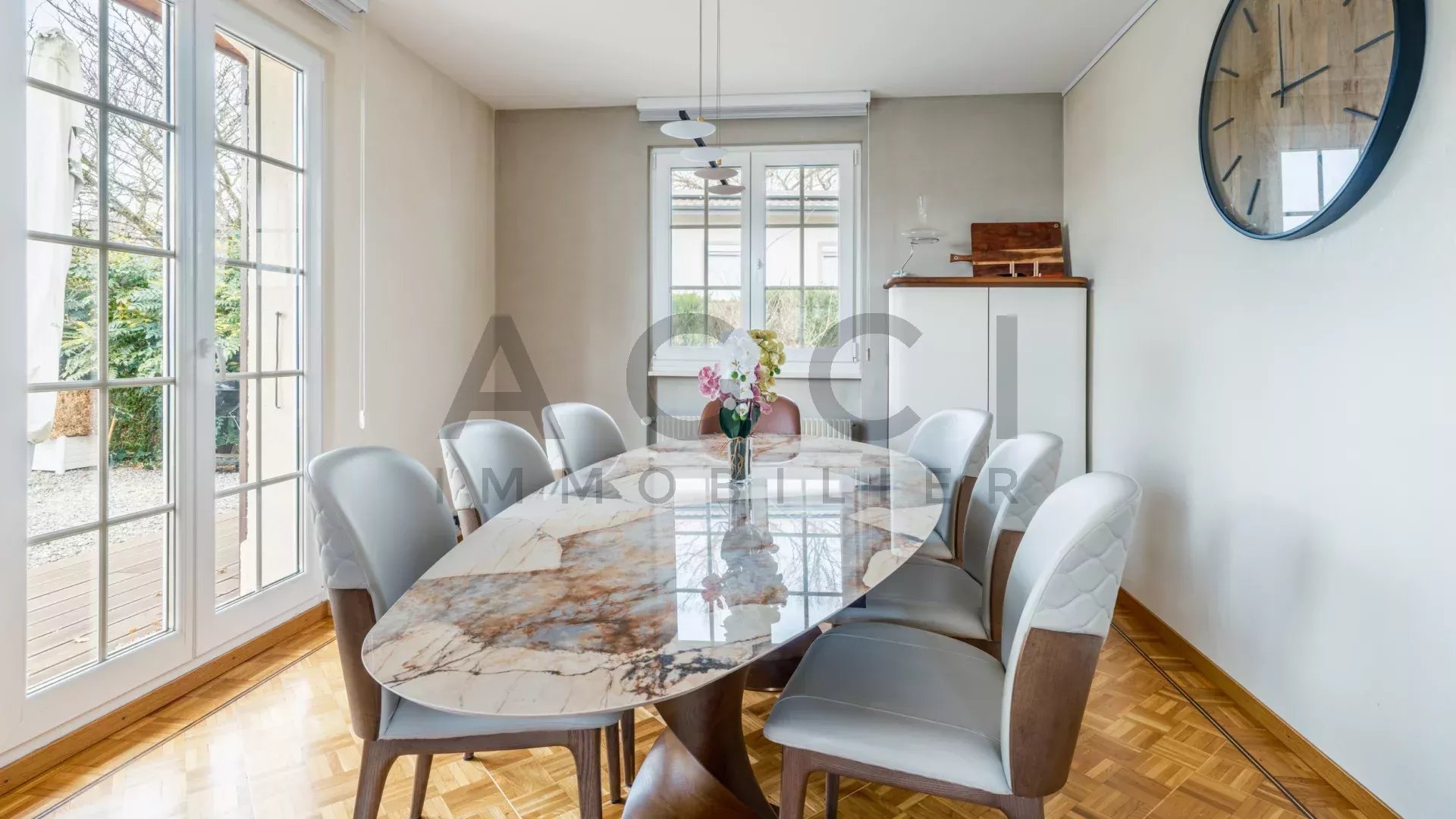 Élégance et Confort : Spacieuse Villa Familiale à Vernier - Photo 3