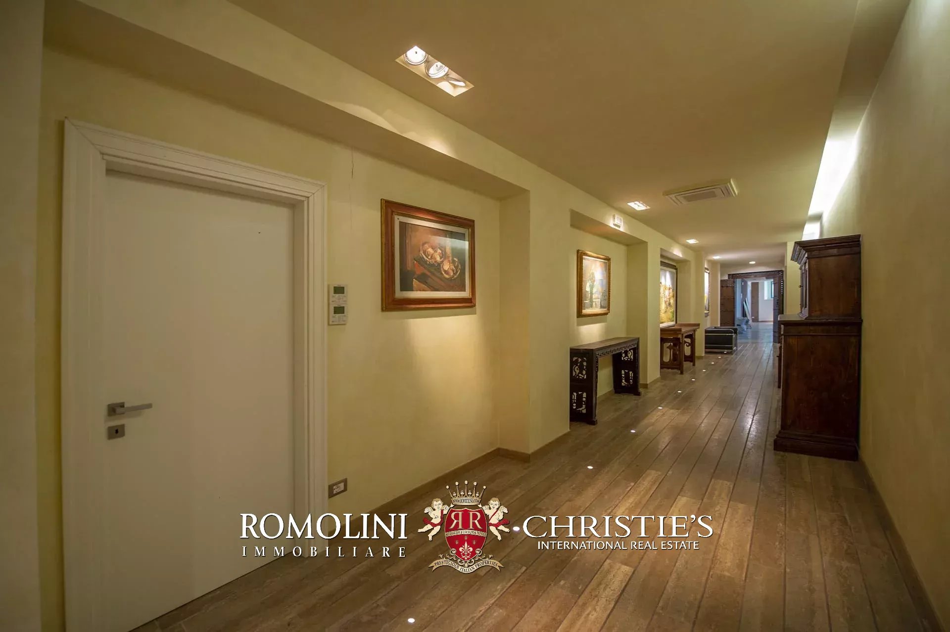 11 Bedroom Vineyard's Image 50