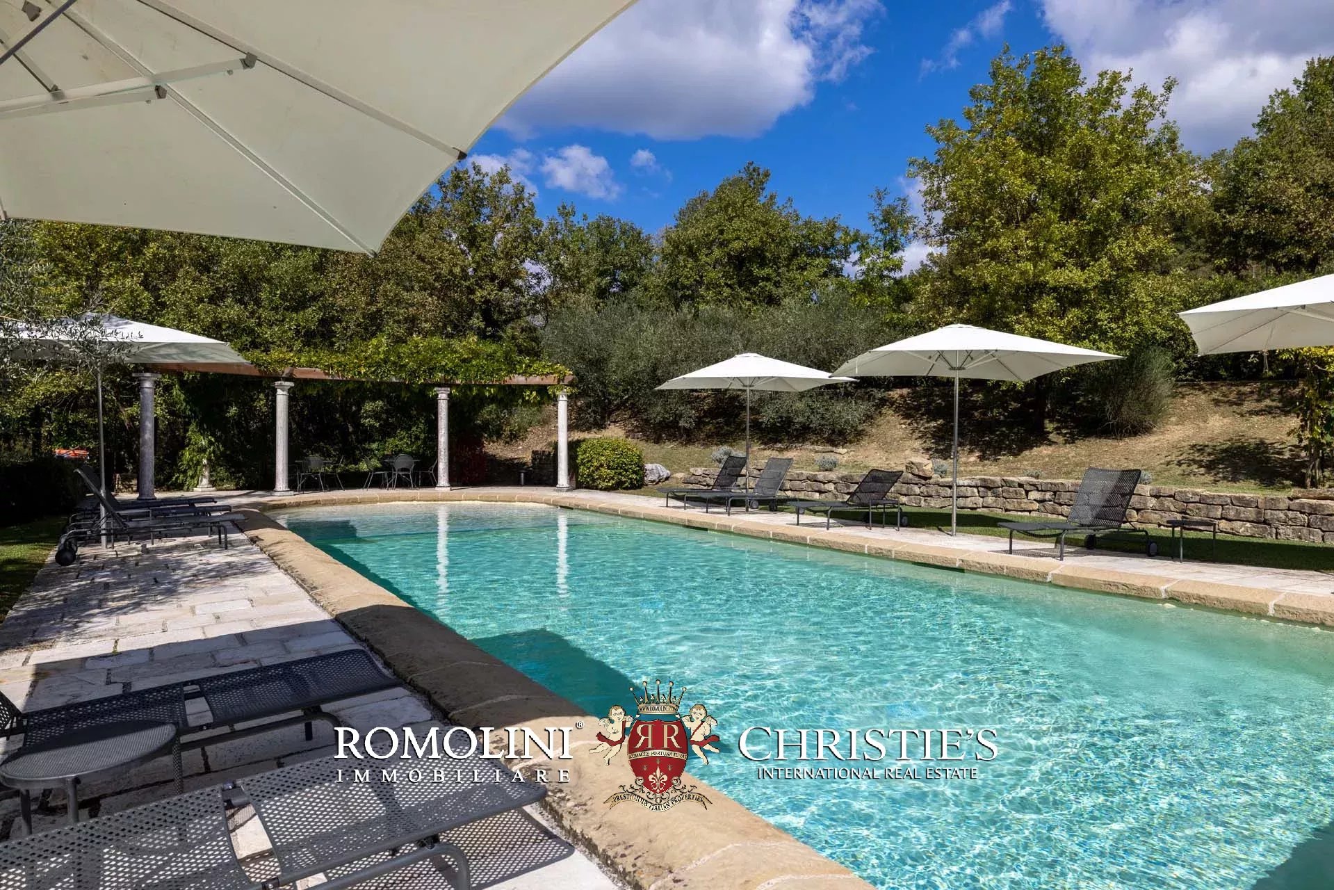 8 Bedroom Villa/Townhouse's Image 6