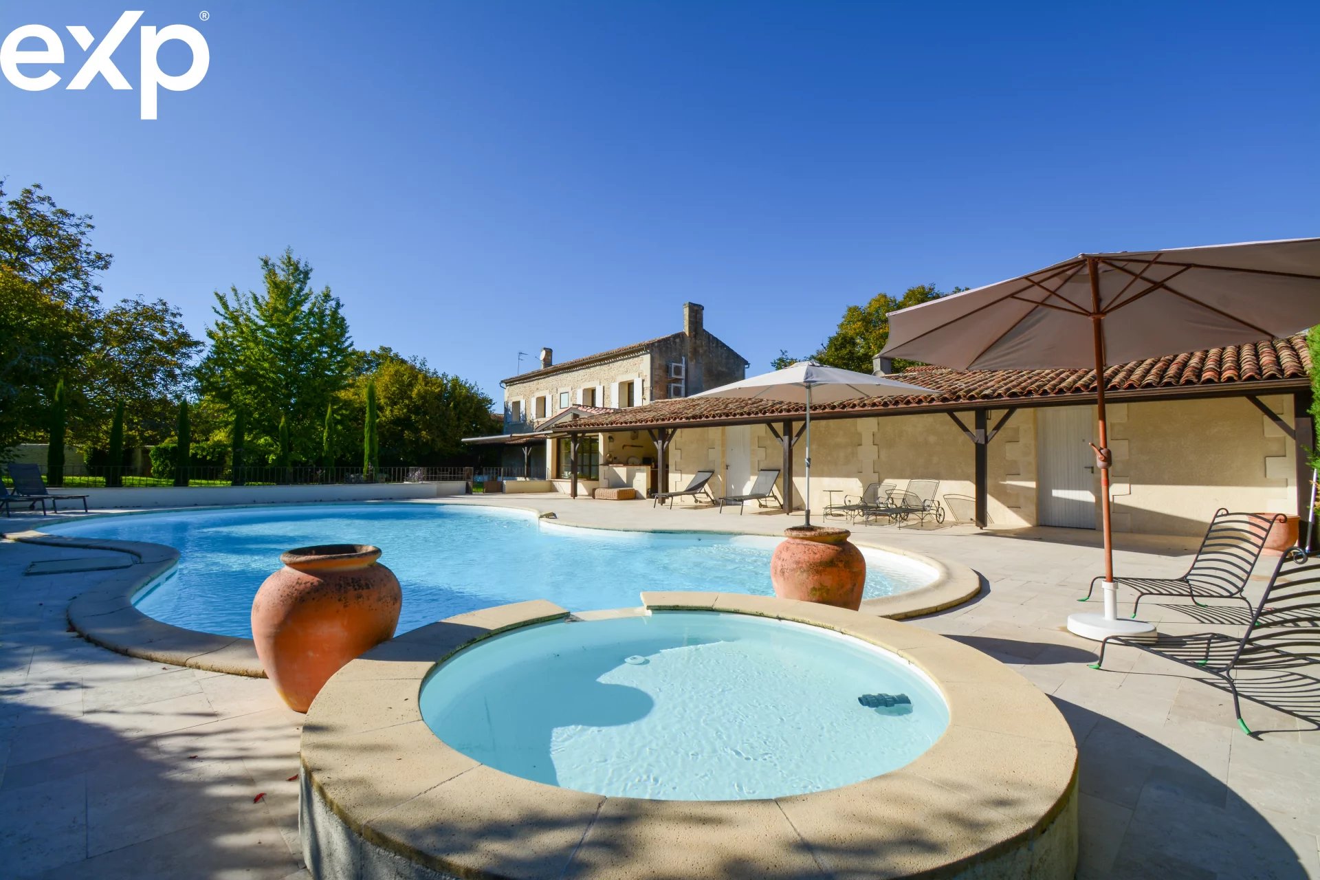 Exceptionnel proche de Bordeaux-Demeure familiale rénovée  avec Piscine et Parc