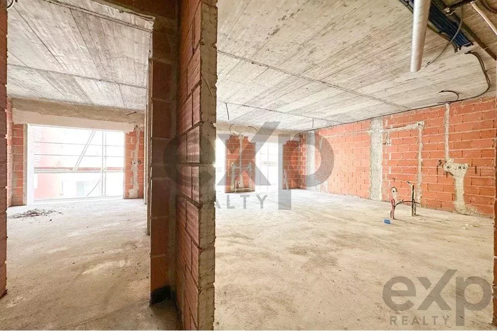 Magnífico T1, com sala em conceito open space com 44 m² e varanda e a 900 metros do centro!