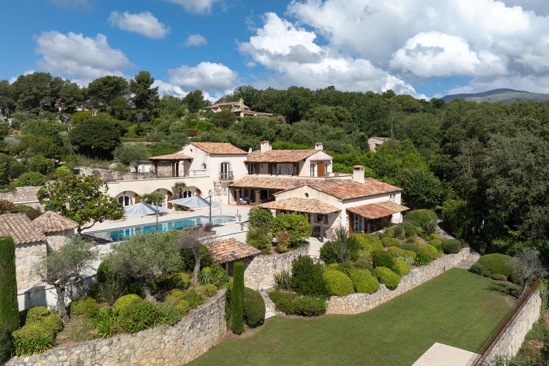 Enclosed domain, views and serenity