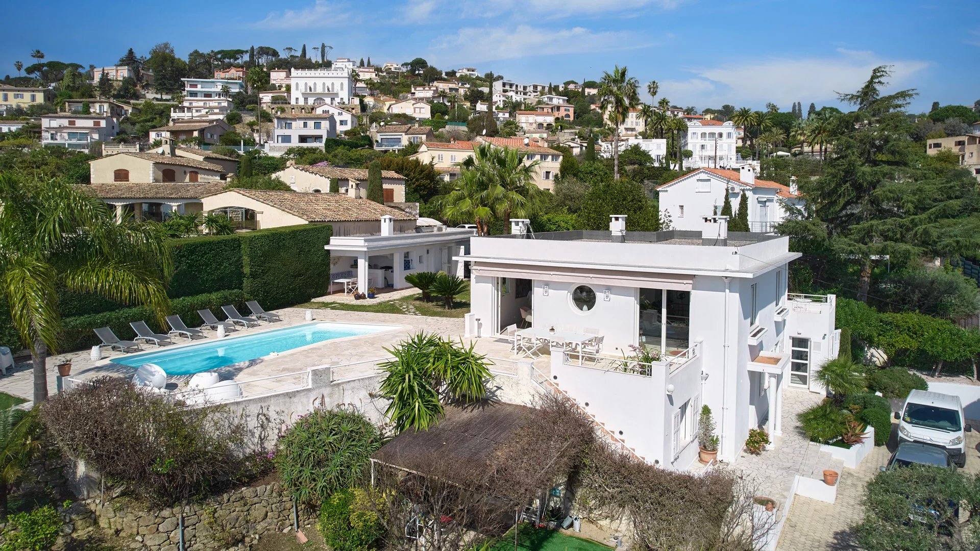 hauteurs de Golfe-Juan belle villa moderne