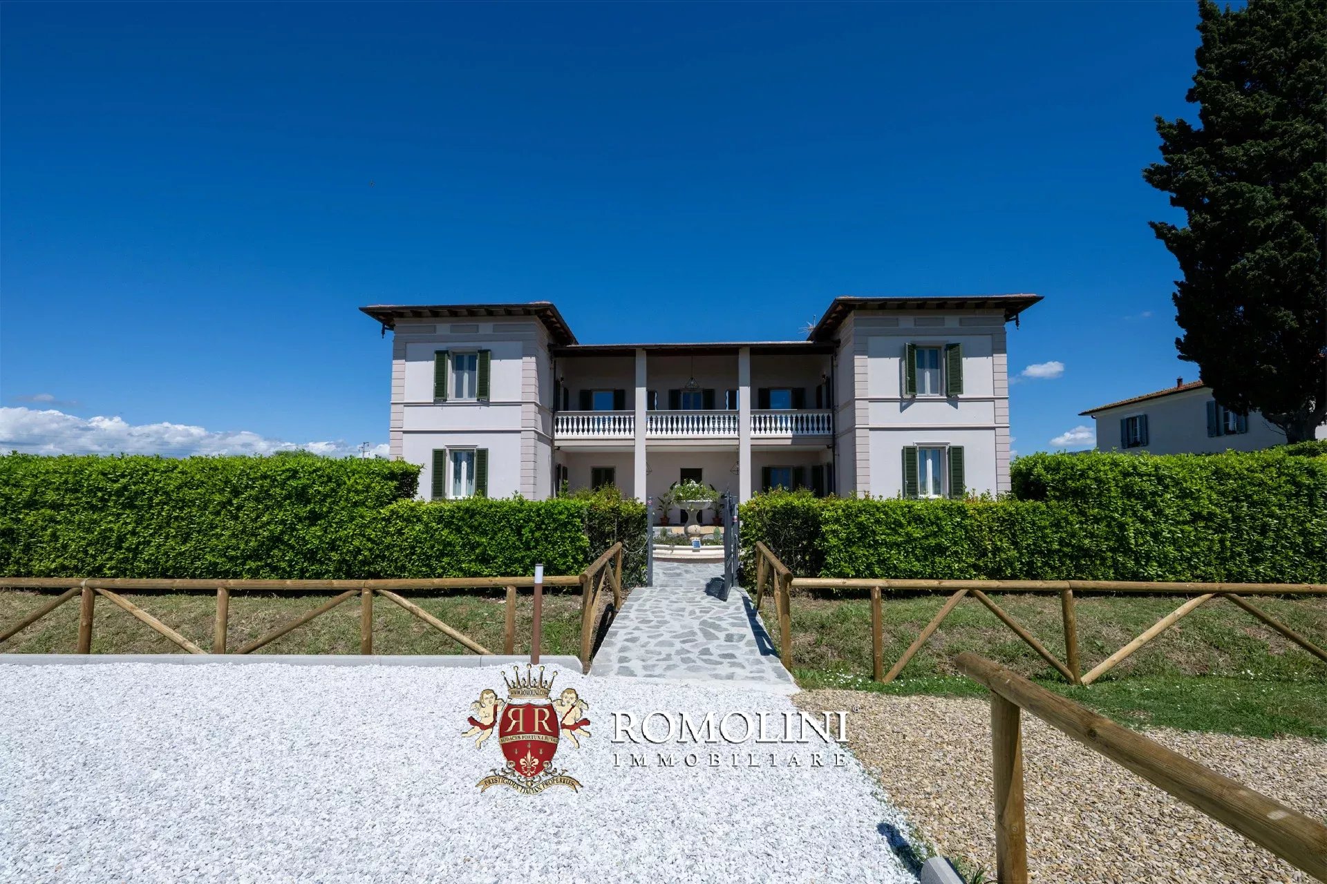 ECO-FRIENDLY VILLA FOR SALE NOT FAR FROM THE SEA, PISA, TUSCANY