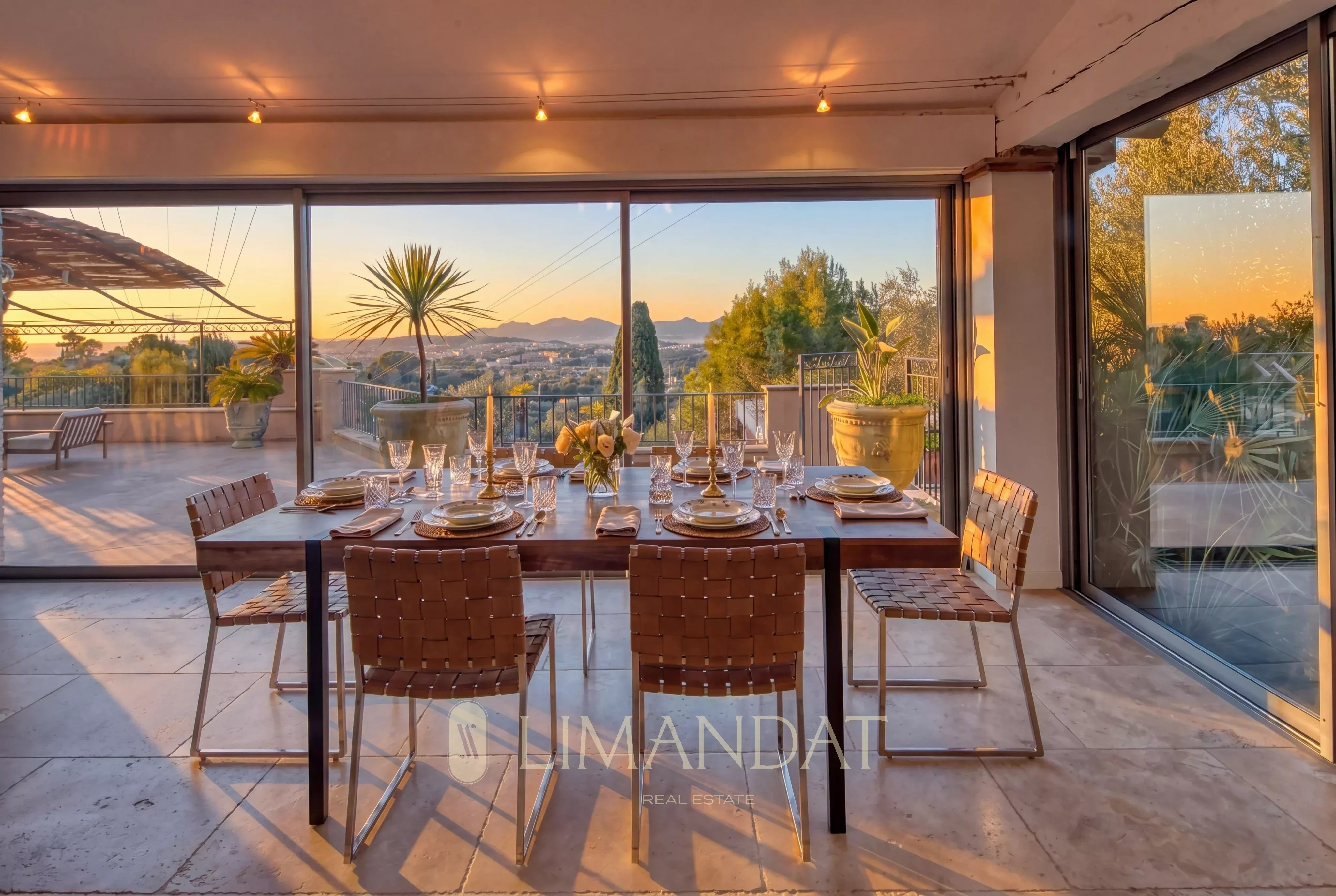 Mougins - Villa 560 m² - 6 suites - Swimming pool - Land 2200 M²