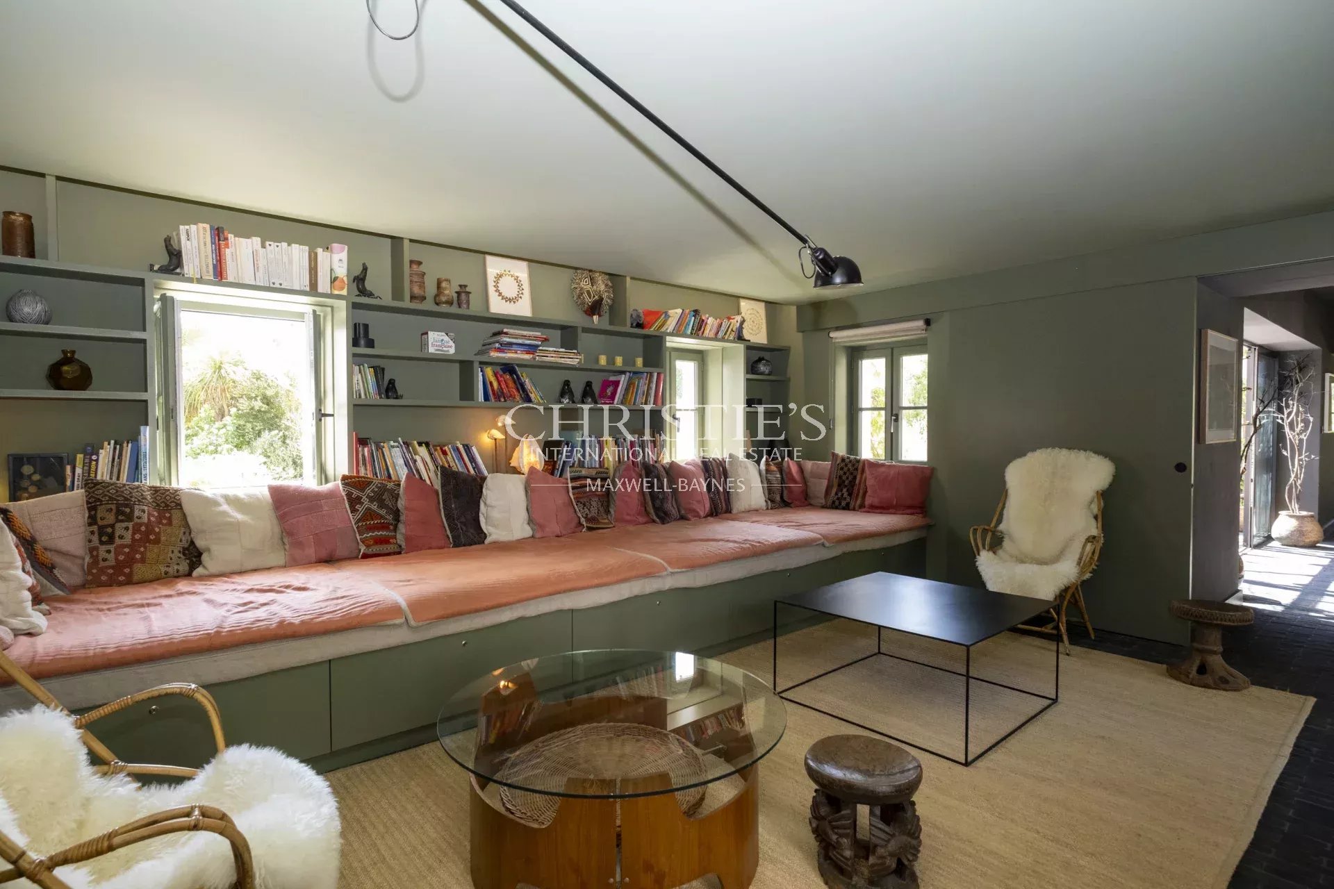 6 Bedroom Villa/Townhouse's Image 13