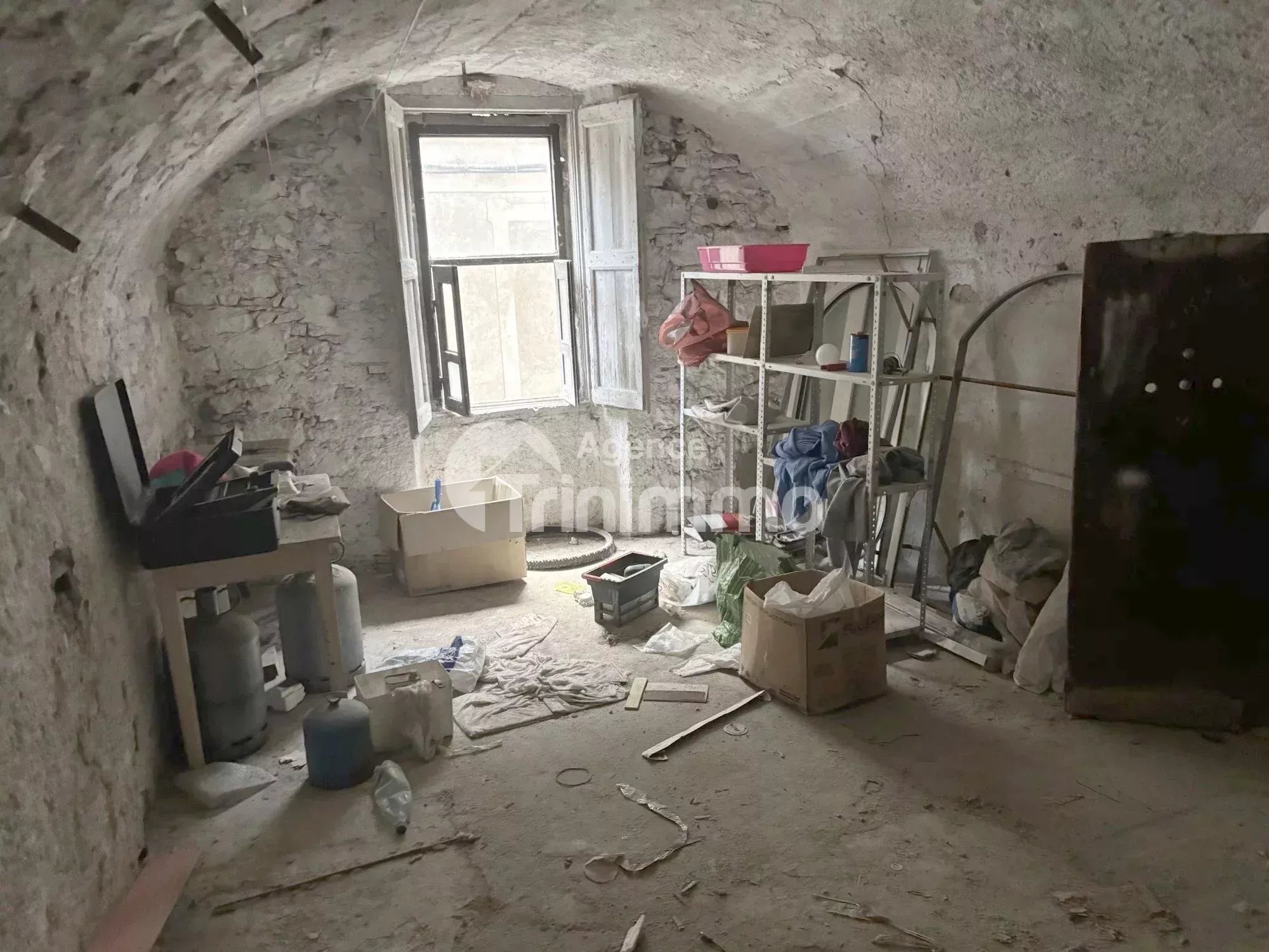 Vente Contes CAVE 110 M²