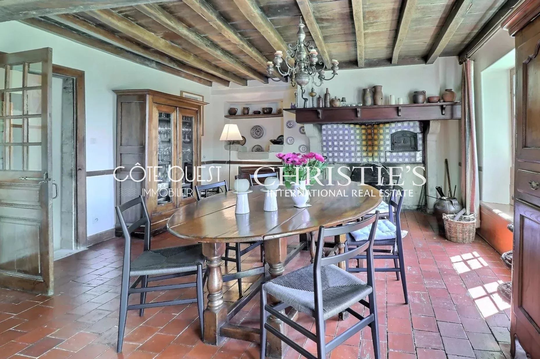 9 Bedroom Villa/Townhouse's Image 7