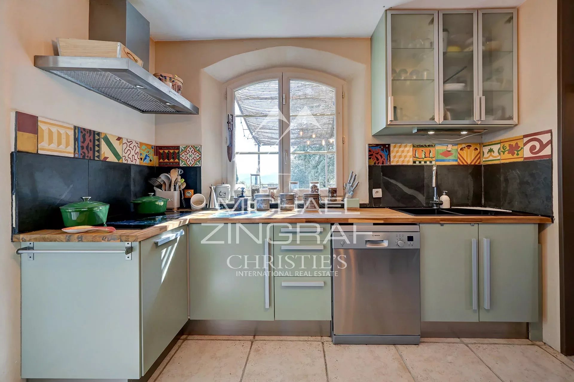 4 Bedroom Villa/Townhouse's Image 5