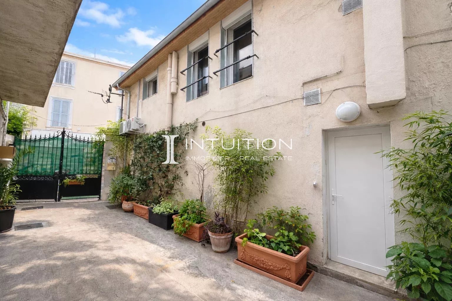 Cannes - République : maison de ville avec local commercial et appartement