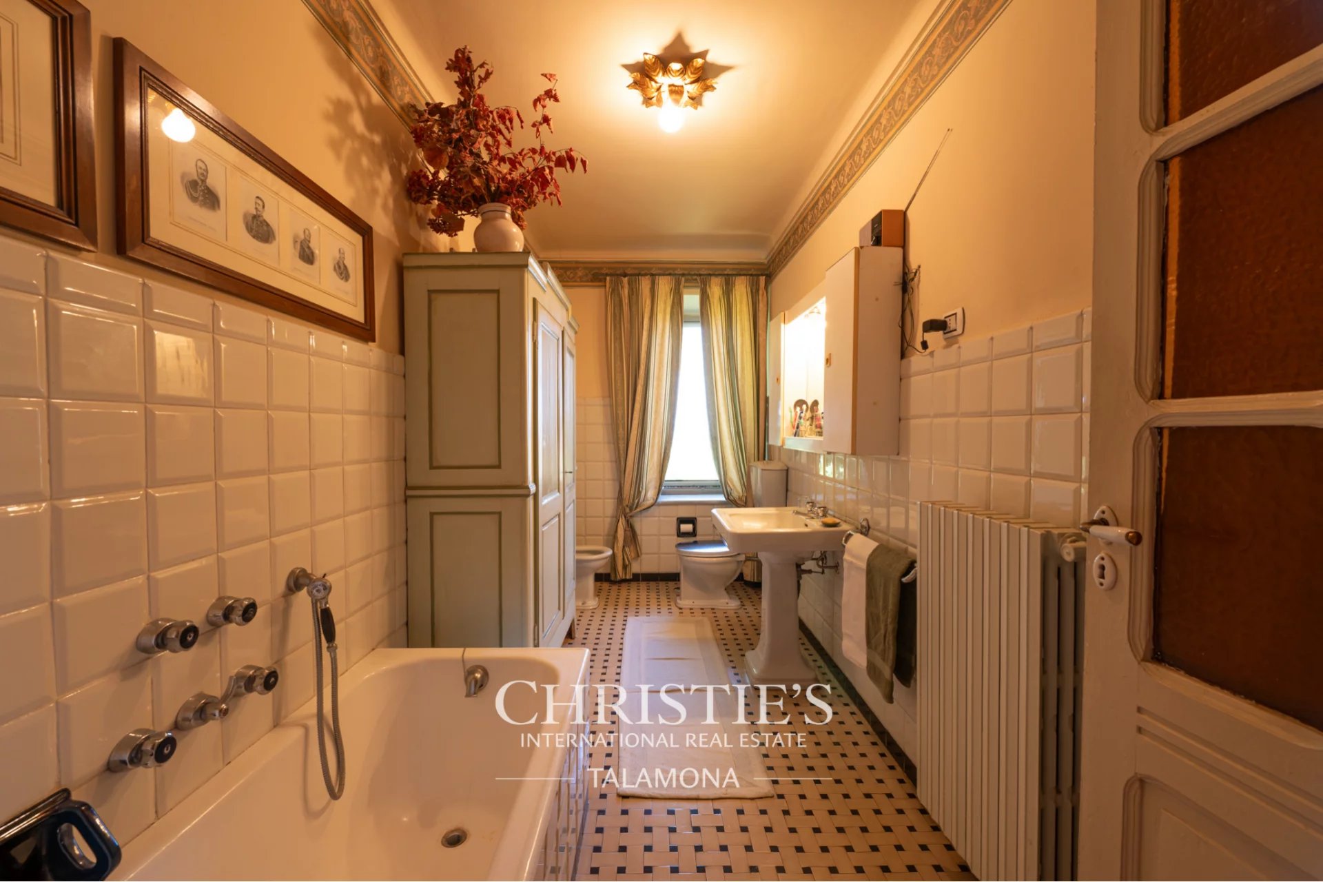 10 Bedroom Villa/Townhouse's Image 60